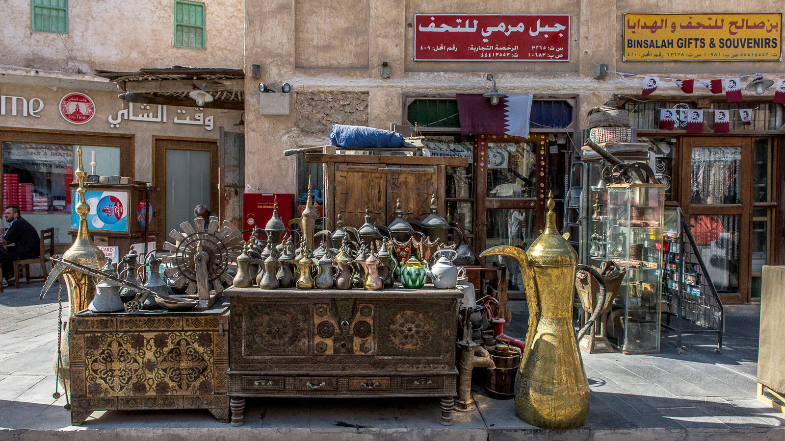 سوق واقف.. إليك 10 أشياء يجب رؤيتها والقيام بها بأقدم سوق في العاصمة القطرية