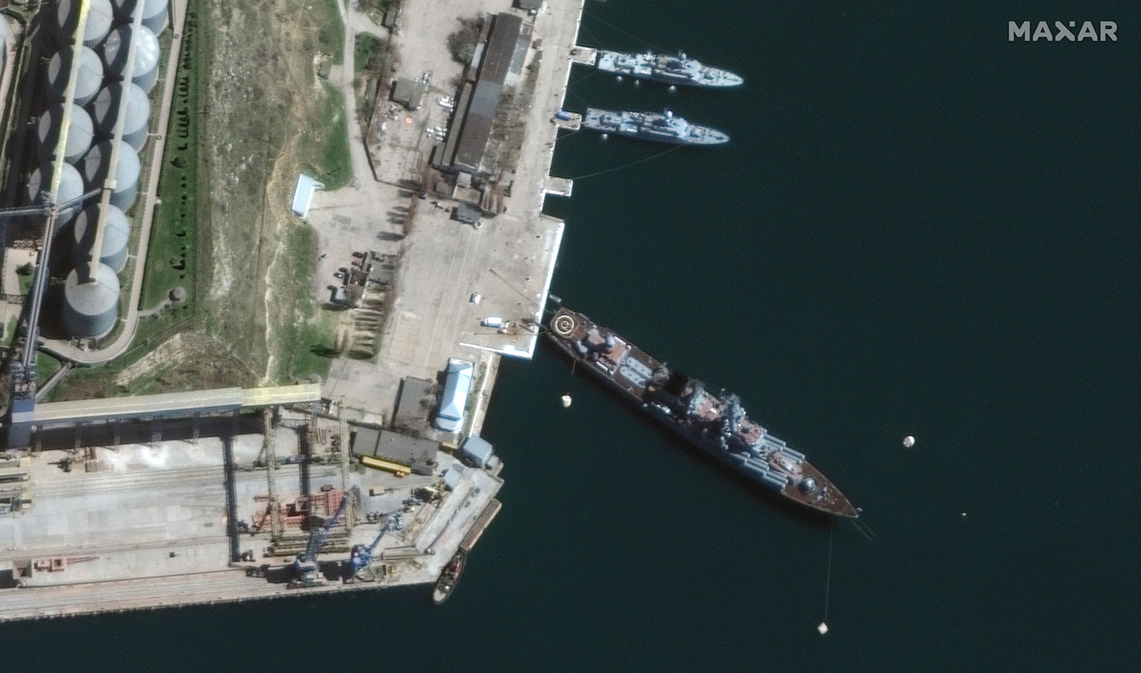 إليكم الروايتين الروسية والاوكرانية.. لغز ما حصل للسفينة الحربية الروسية 