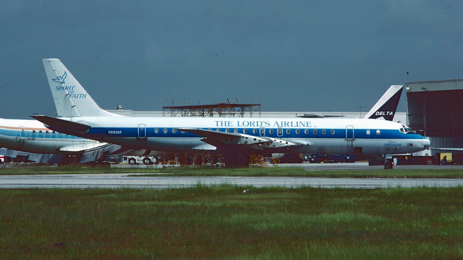 Here is a list of 5 foreign airlines that have existed in the past