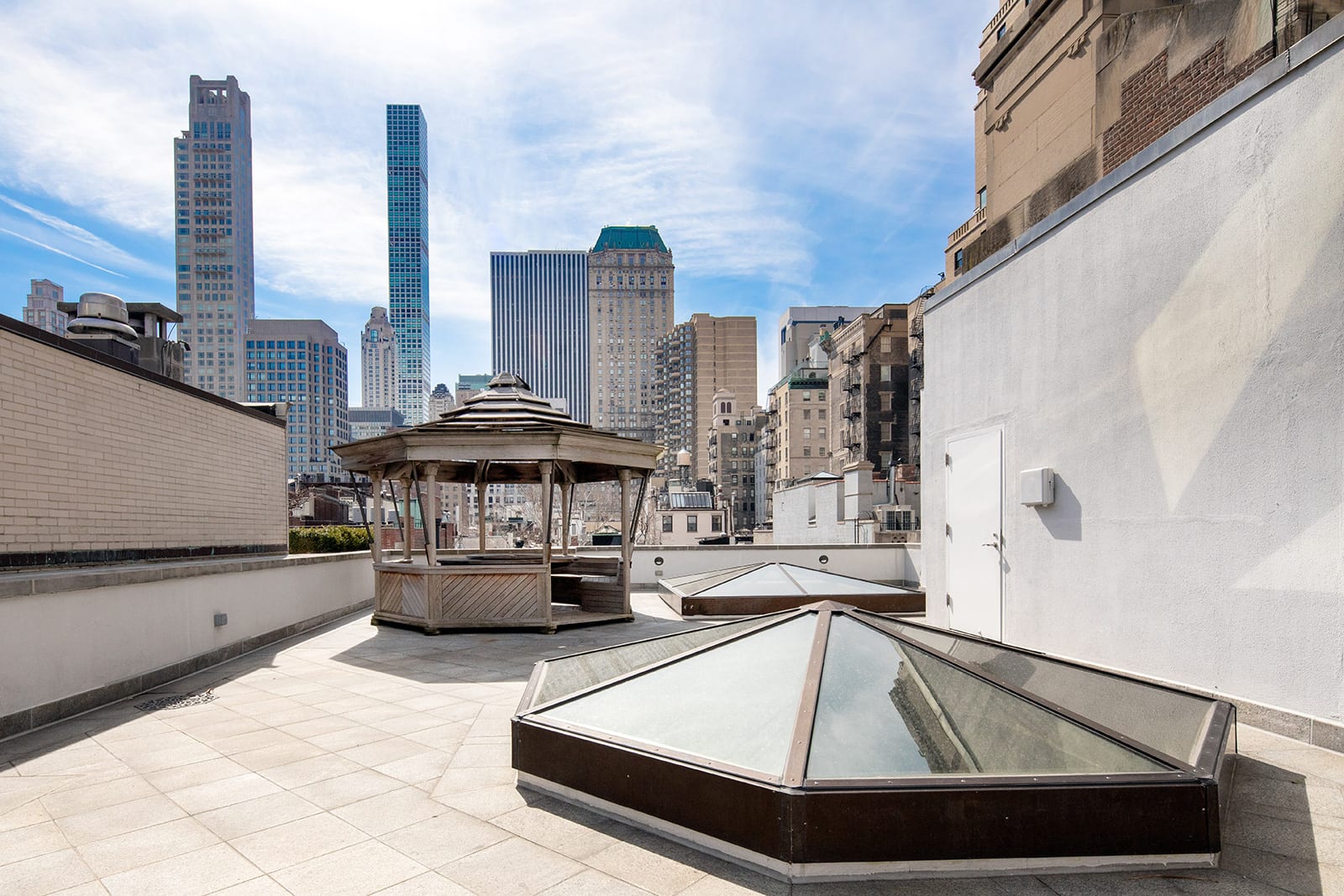 عرض قصر المصمم الراحل جياني فيرساتشي الفخم في نيويورك للبيع مقابل 70 مليون دولار