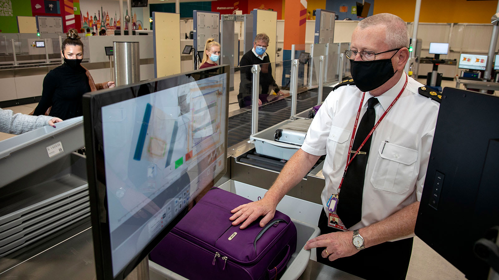 لدينا التكنولوجيا اللازمة لإنهاء حظر السوائل بالمطارات.. ما سبب تطبيقه حتى الآن؟