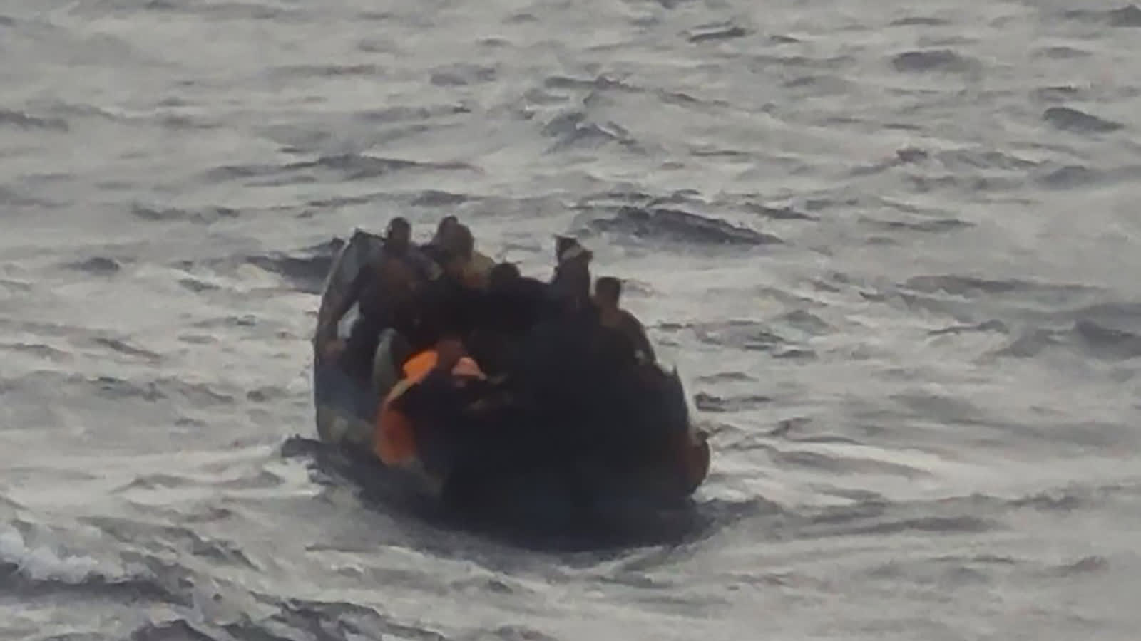 سفينة سياحية تنقذ 16 شخصًا من مركب تتقاذفه الأمواج قبالة سواحل كوبا