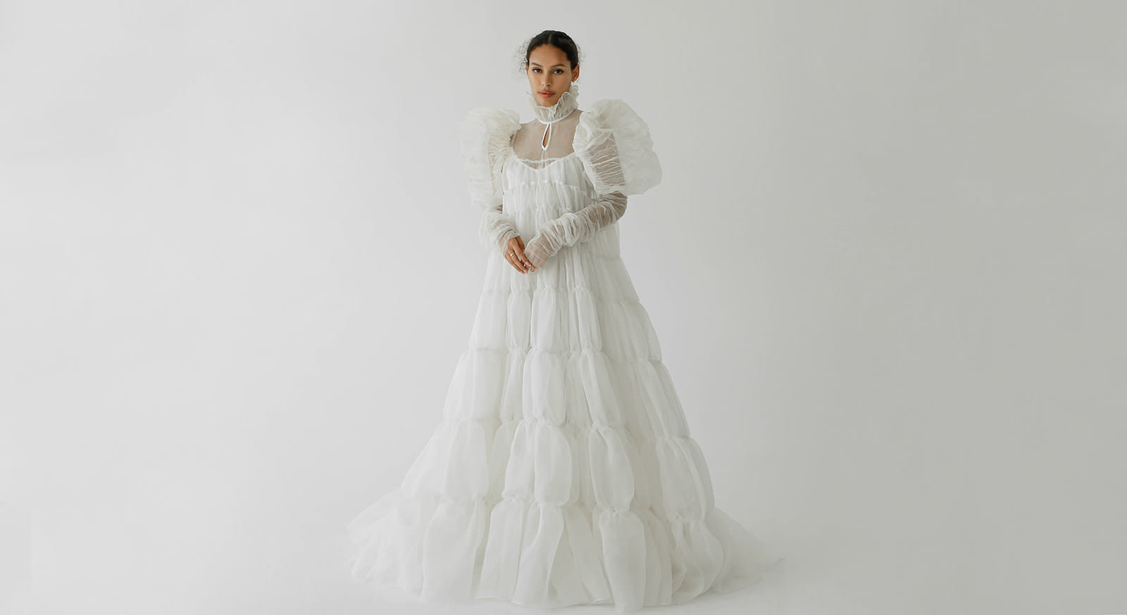 بعيدًا عن الفستان الأبيض التقليدي.. ما هي أحدث صيحة لأزياء الزفاف في عام 2022؟