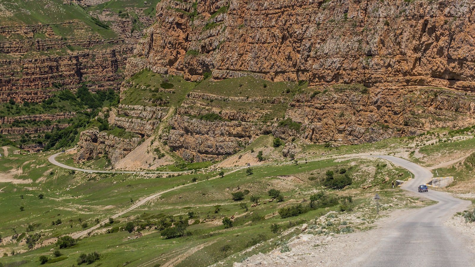     Todavía no ha sido invadido por turistas. Aquí están las obras maestras del senderismo en Azerbaiyán.
