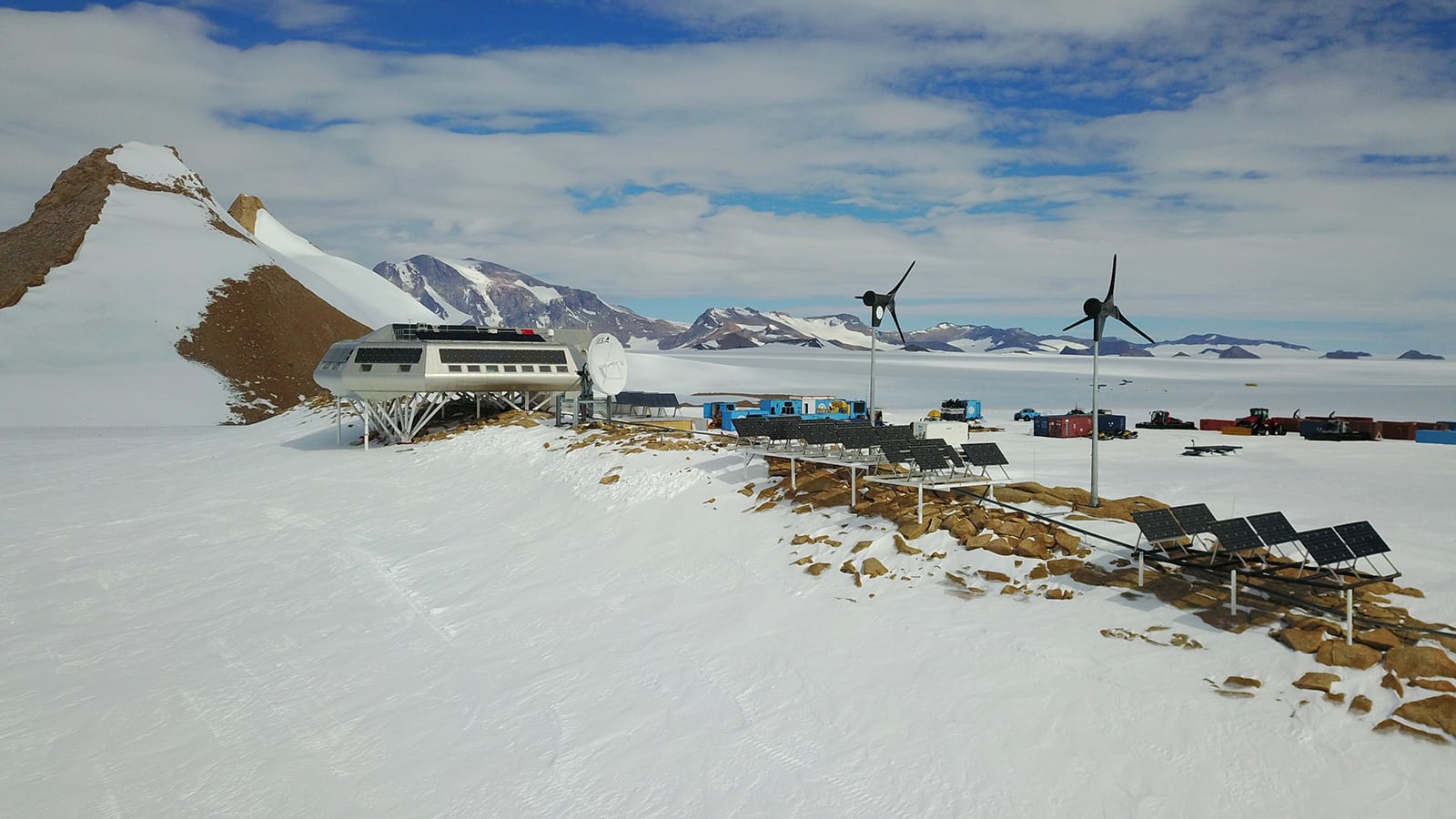 واحدة من أكثر الأماكن النائية على وجه الأرض.. شيف يسرد تحديات الطبخ في أنتاركتيكا