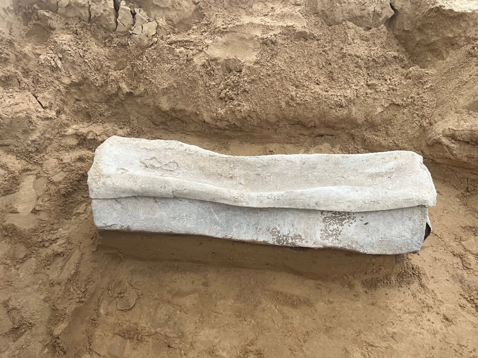 العثور على تابوت من العصر الروماني في غزة