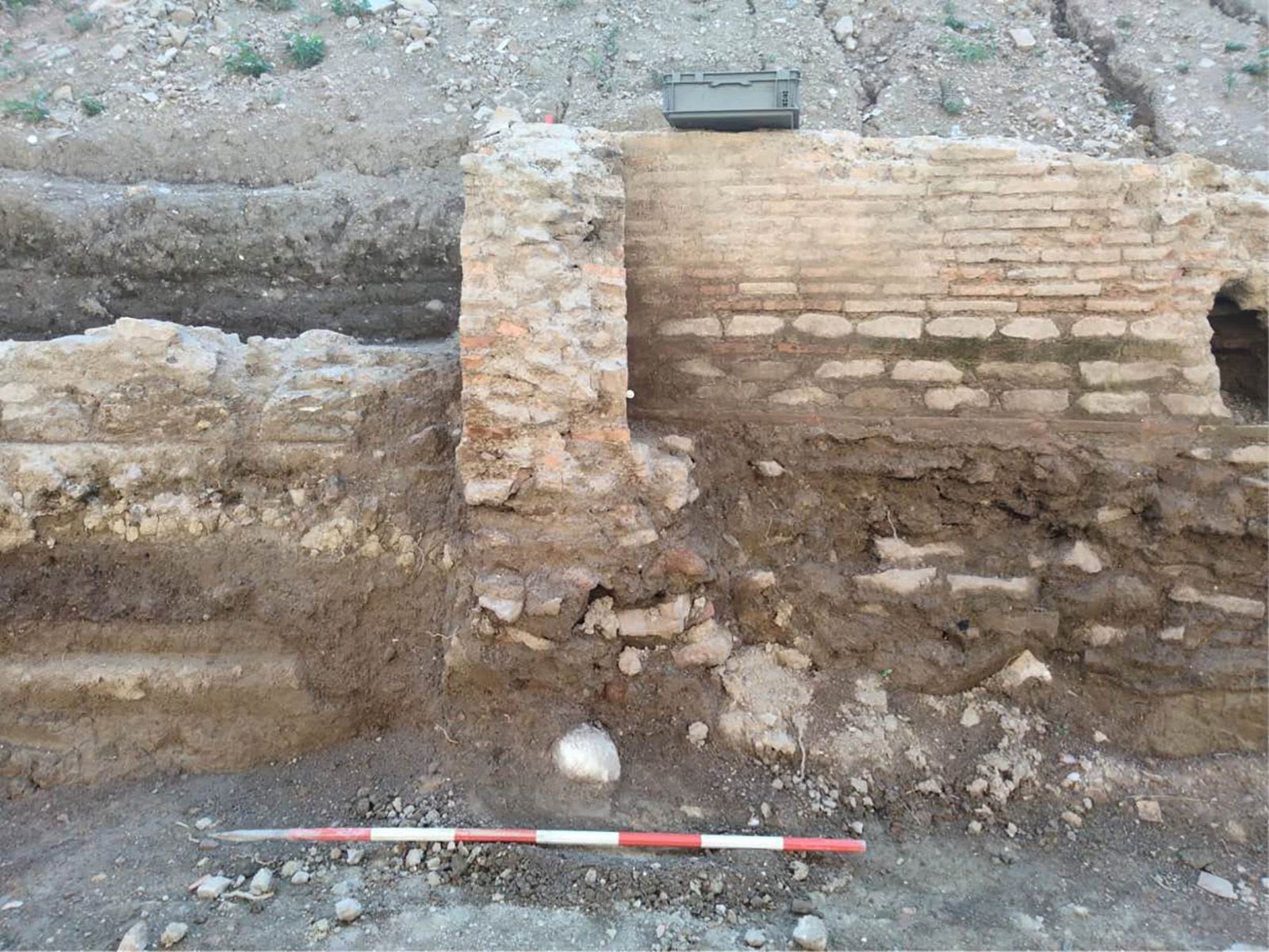 اكتشاف رأس رخامي في وسط روما التاريخي