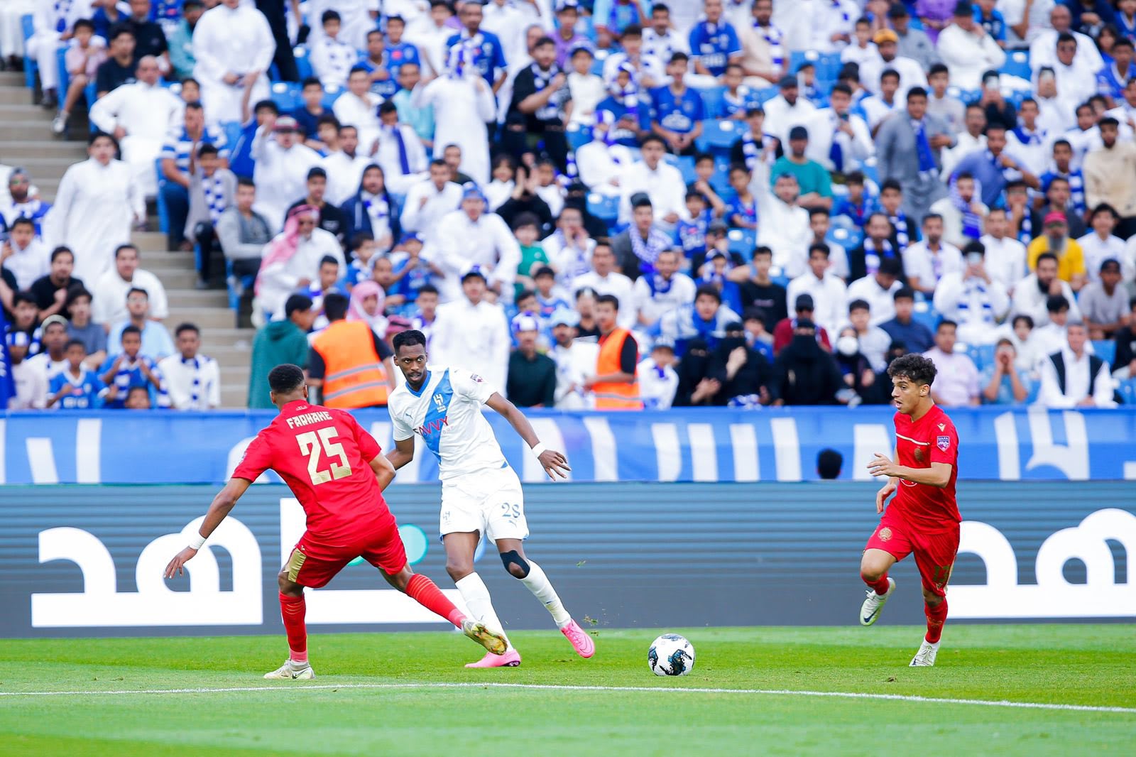 مشاجرة خلال مباراة الهلال السعودي والوداد المغربي في البطولة العربية للأندية