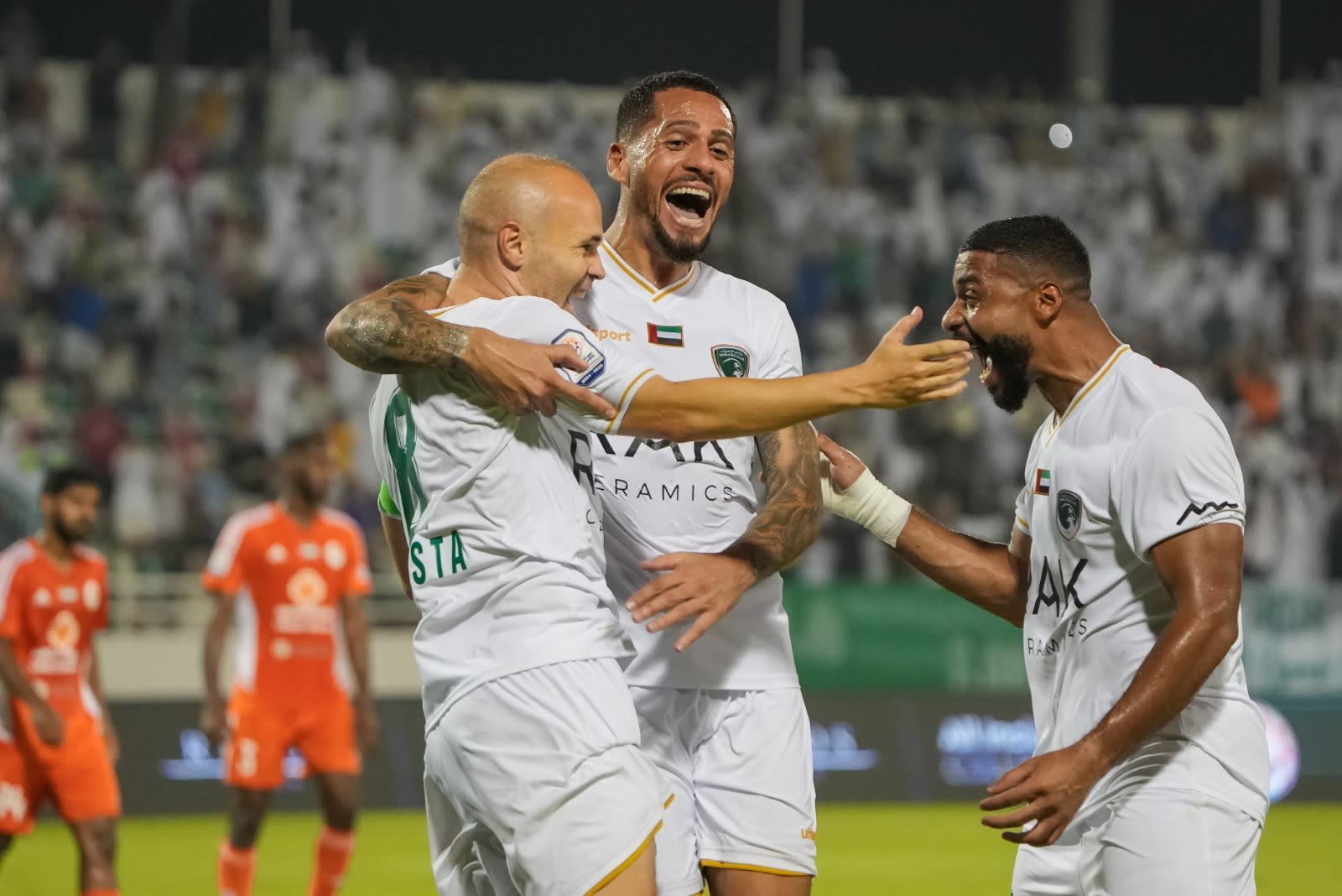 وسط حالة من التفاعل.. إنييستا يسجل أول أهدافه في الدوري الإماراتي
