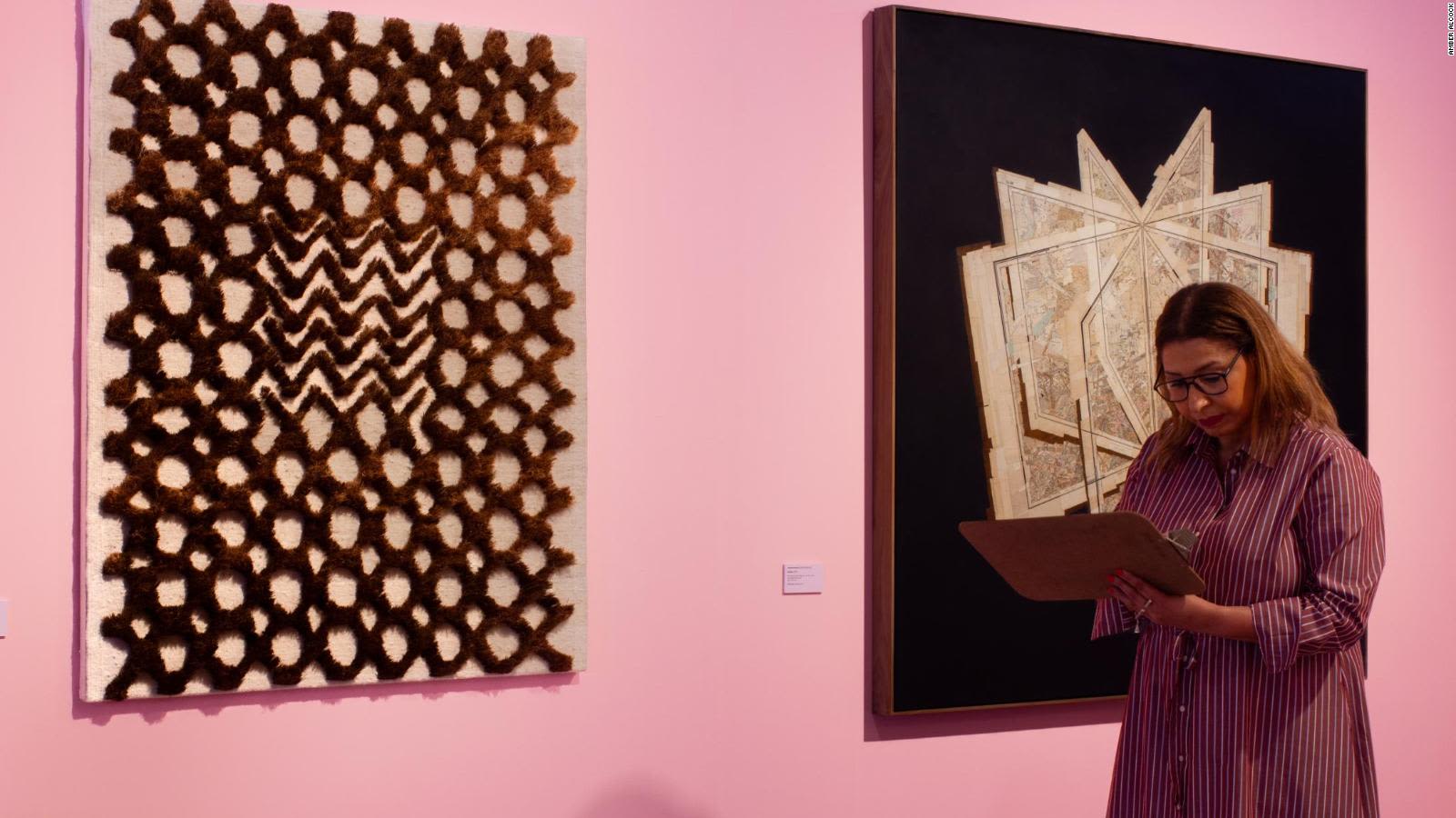 فنانة مغربية تعمل على تمكين المجتمعات الريفية تحصد جائزة أفريقية مرموقة للفن المعاصر