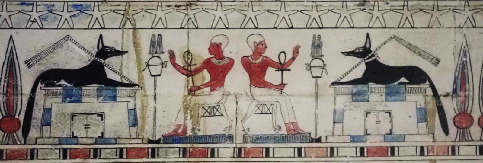 اكتشاف مقابر ومومياوات ولقى أثرية فريدة في مصر