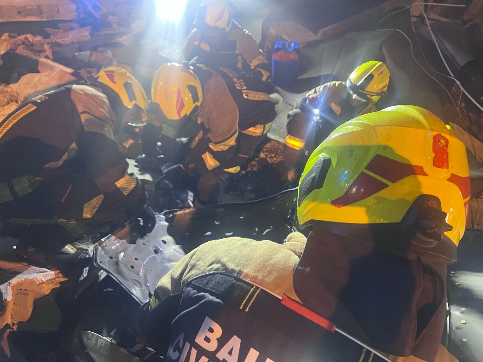 البحرين.. كارثة انهيار مبنى عراد بعد انفجار أسطوانة غاز .. إليكم ما نعلمه