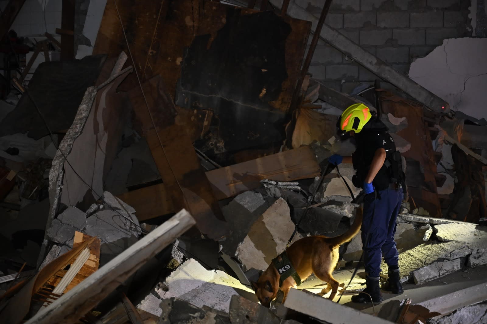 البحرين.. كارثة انهيار مبنى عراد بعد انفجار أسطوانة غاز .. إليكم ما نعلمه