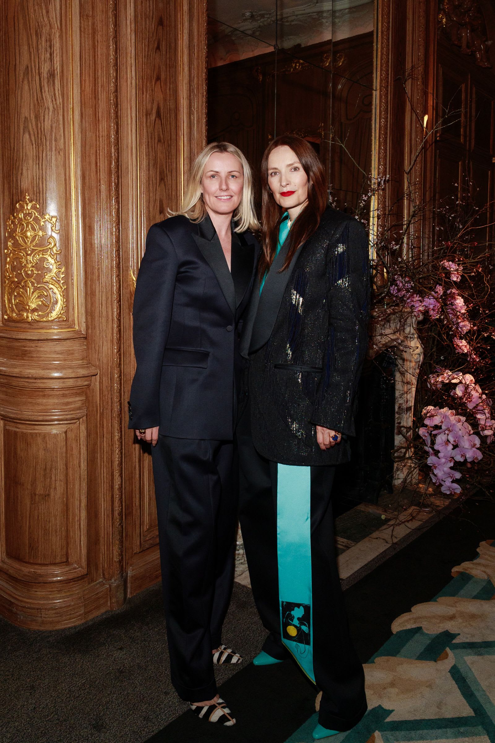 بدلًا من إقامة عرض أزياء، استضافت المصممة روكسندا إلينسيتش عشاءً بالتعاون مع مجلس الموضة البريطاني مع الرئيسة التنفيذية لورا وير.