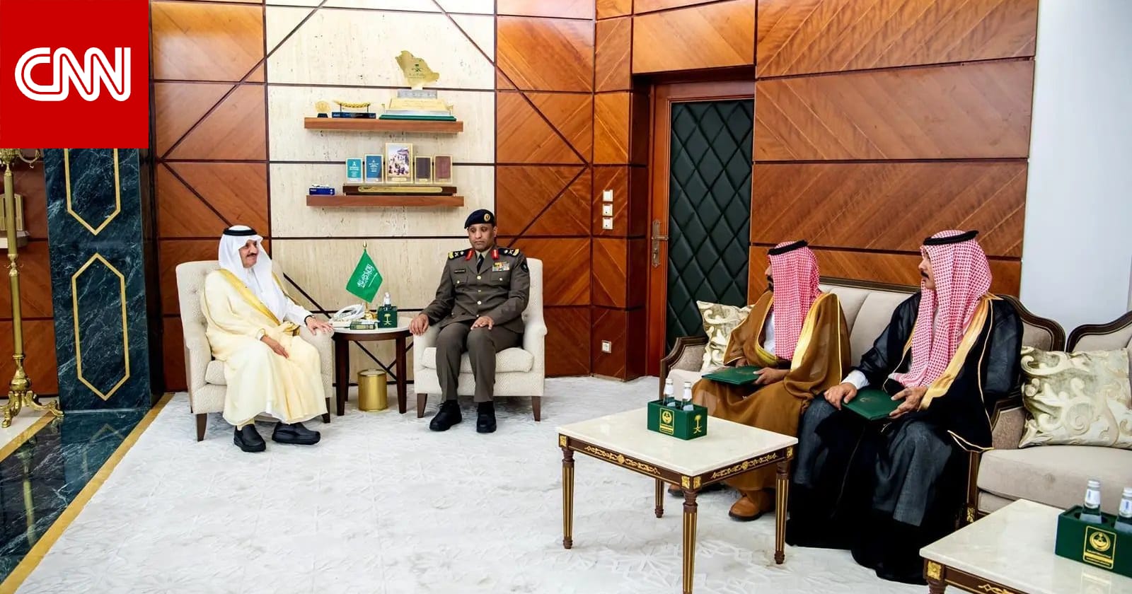 السعودية.. تكريم مواطنين نجحا في إخماد حريق بالمنطقة الشرقية