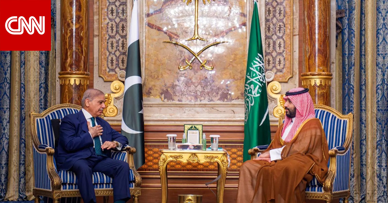 بعد وصول قوات باكستانية تتكون من طائرات مقاتلة ومساندة إلى المملكة.. محمد بن سلمان يستقبل شهباز شريف في جدة 