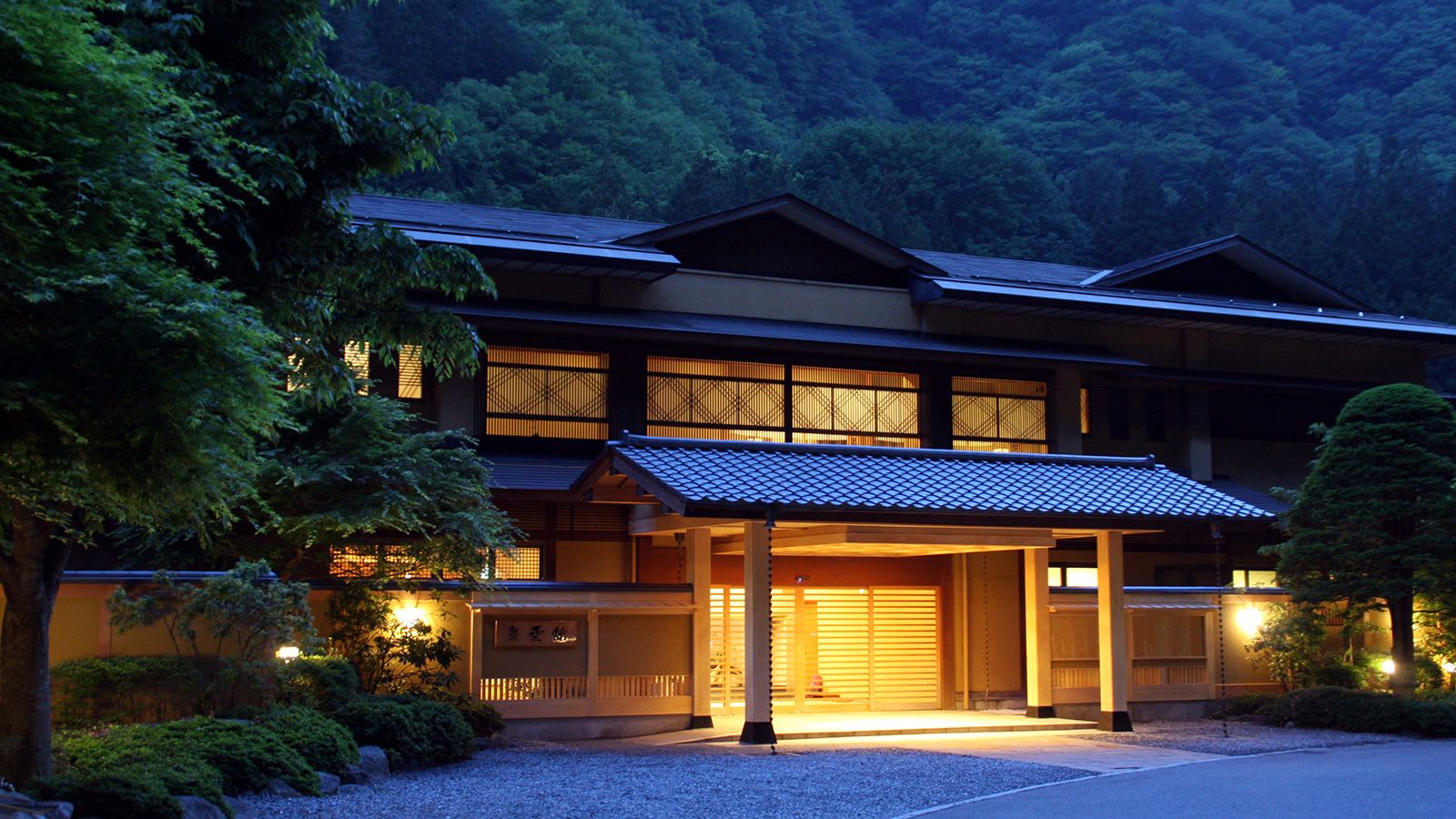 أقدم فندق في العالم شيّد قبل 1300 عام باليابان.. هل ما زال يستقبل النزلاء؟