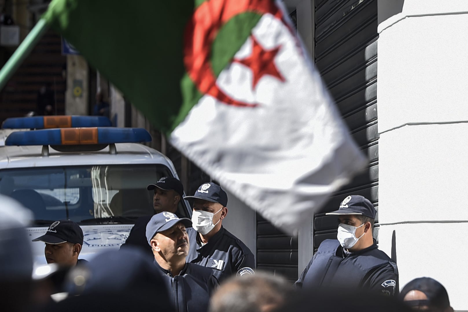صورة أرشيفية لعناصر من الشرطة الجزائرية
