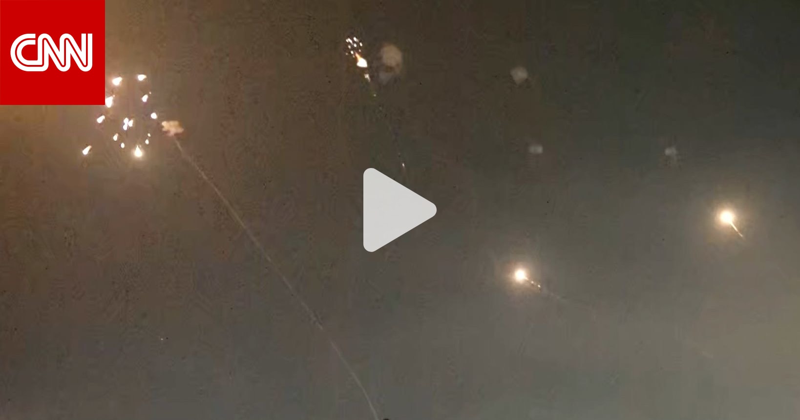 فيديو يظهر لحظة اعتراض "القبة الحديدية" الإسرائيلية لصواريخ قادمة من غزة