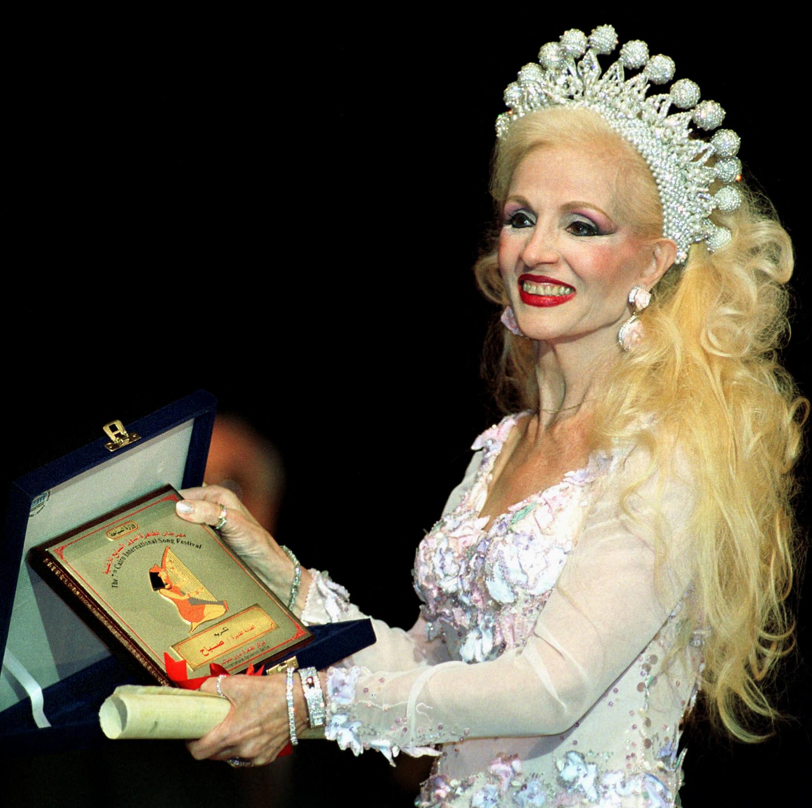 الذكرى الـ11 لرحيل الفنانة اللبنانية صباح..قصص من وراء الكواليس عن فساتينها الأسطورية