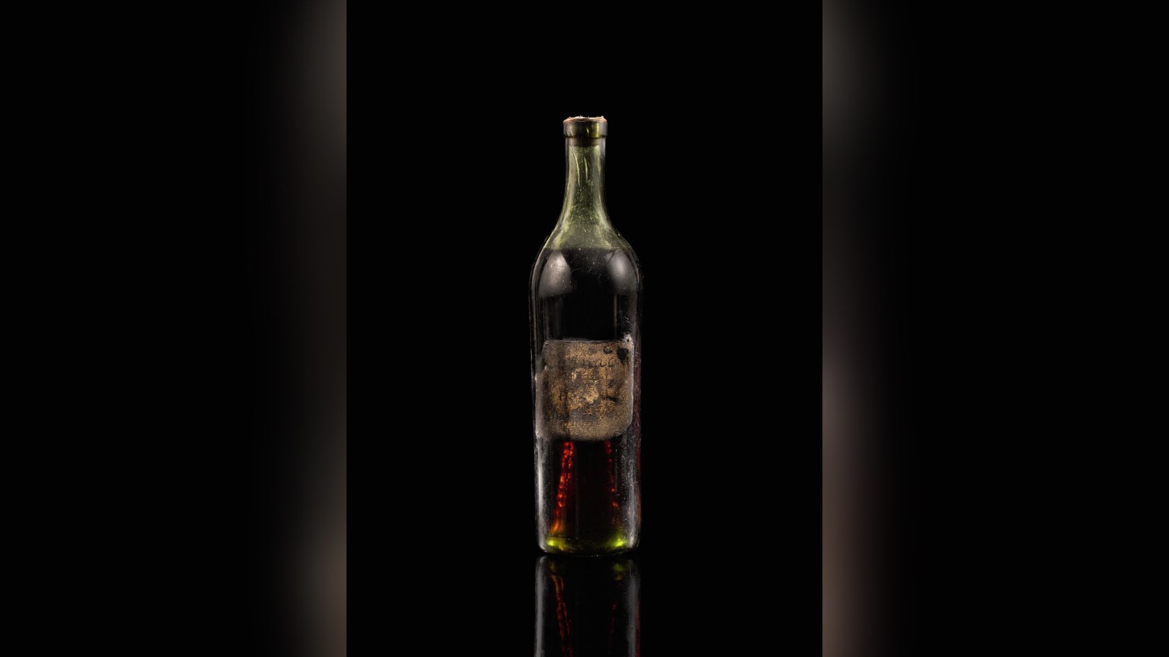 من عام 1762.. مشروب كحولي "نادر للغاية"يحصد أكثر من 140 ألف دولار في مزاد