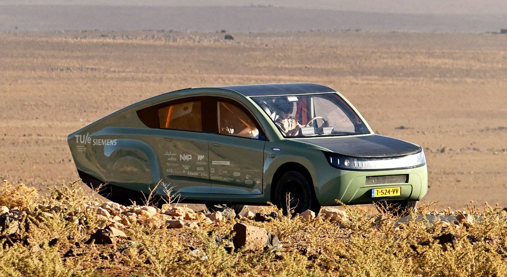 سيارة رباعية الدفع عبرت المغرب بواسطة الطاقة الشمسية! 