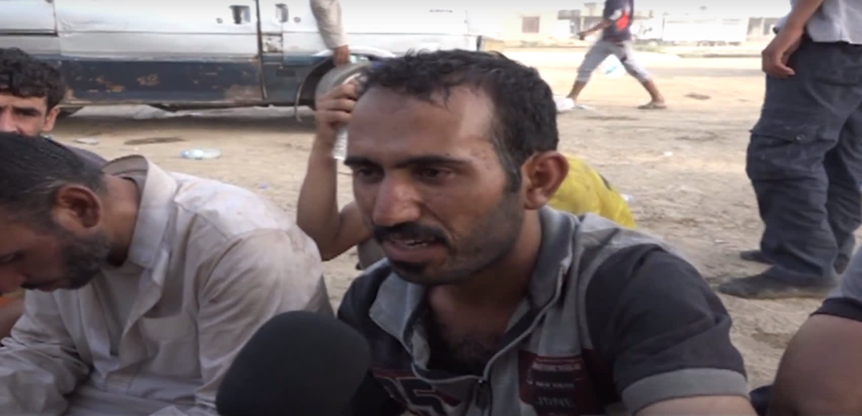 بالفيديو.. عائلات عراقية تفر من "داعش": الذبح أهون.. أعطونا طعاما الحيوان لن يأكله