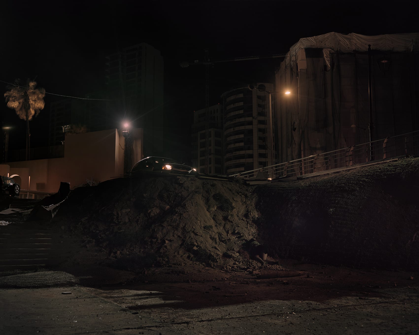 لماذا تلتقط هذه المصورة أجساد نساء "ميتات" في شوارع بيروت؟