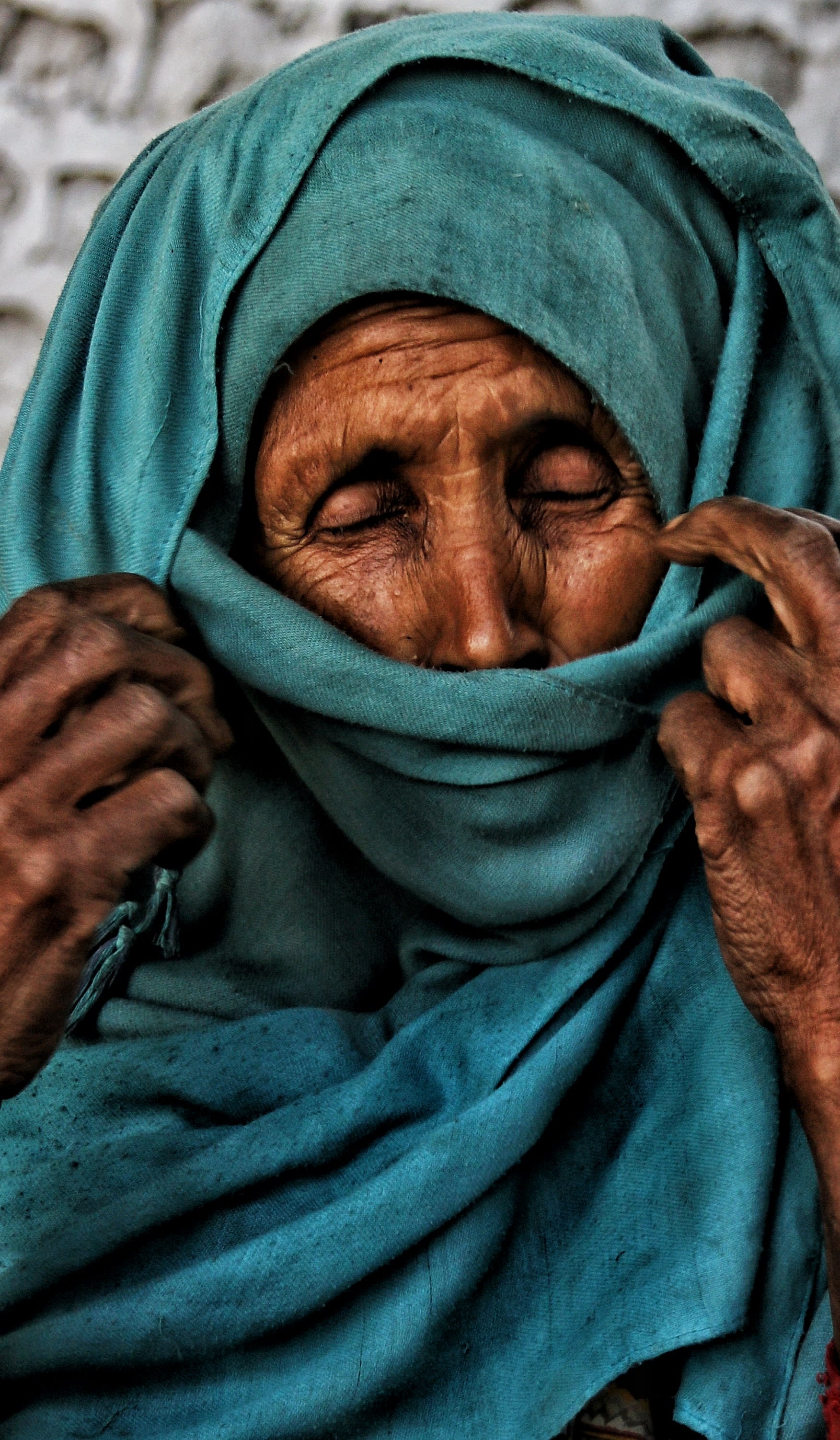  على راسي ..مصورة توثق مكانة غطاء الرأس بين شعوب العالم