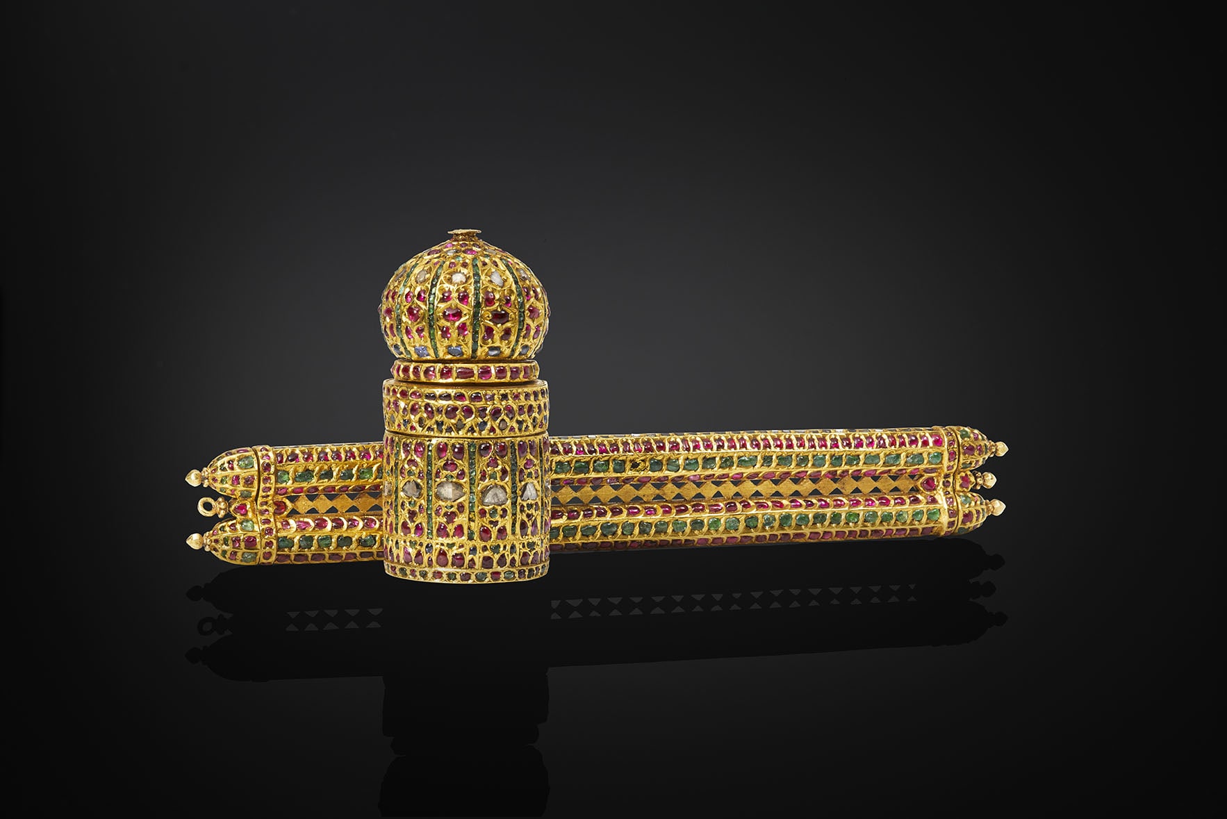 فرد من الأسرة الحاكمة القطرية يعرض مجموعة مجوهرات هندية نادرة