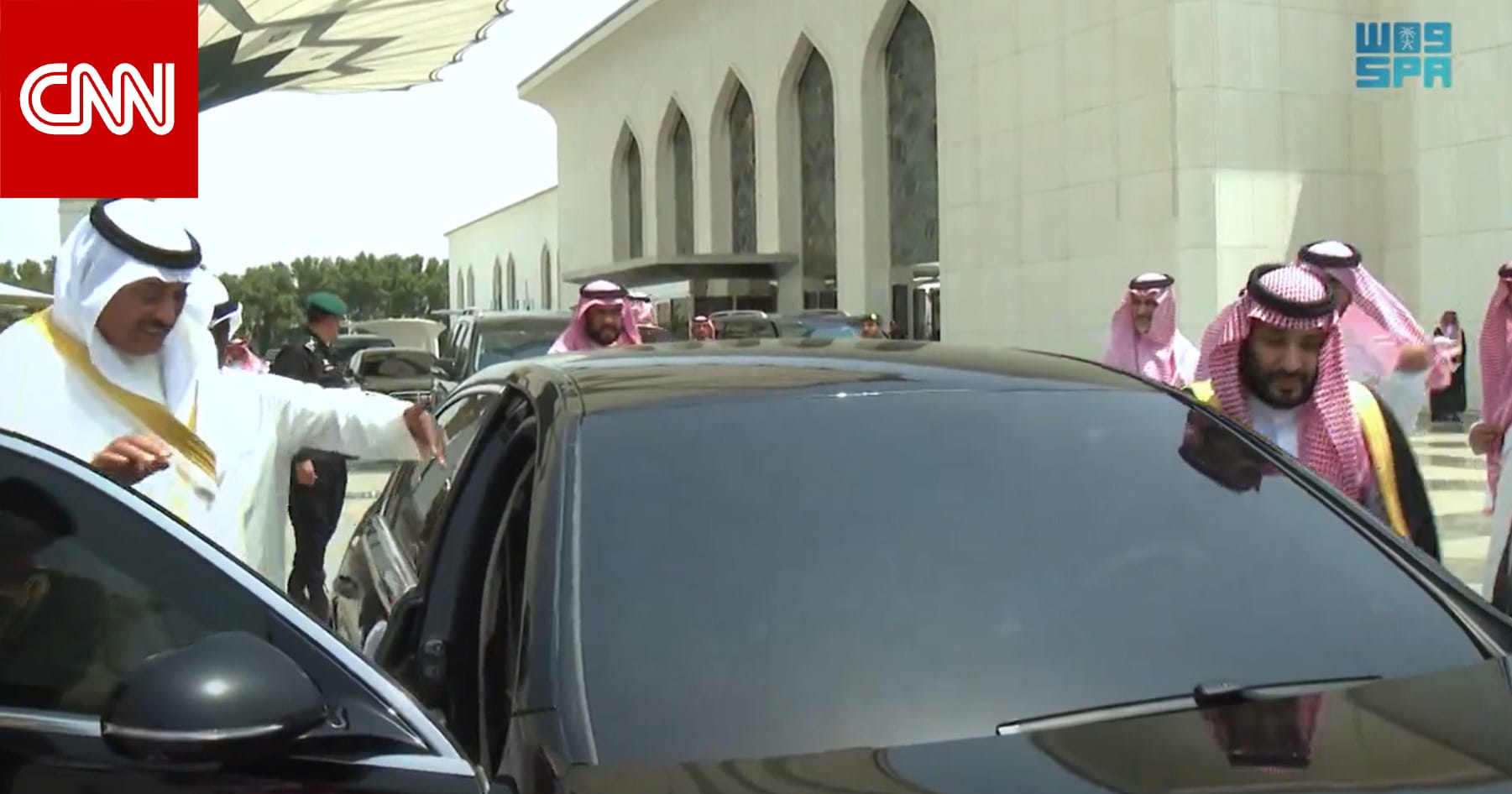 البروتوكول والدلالة.. محمد بن سلمان يثير تفاعلا بقيادة السيارة خلال استقبال ولي عهد الكويت