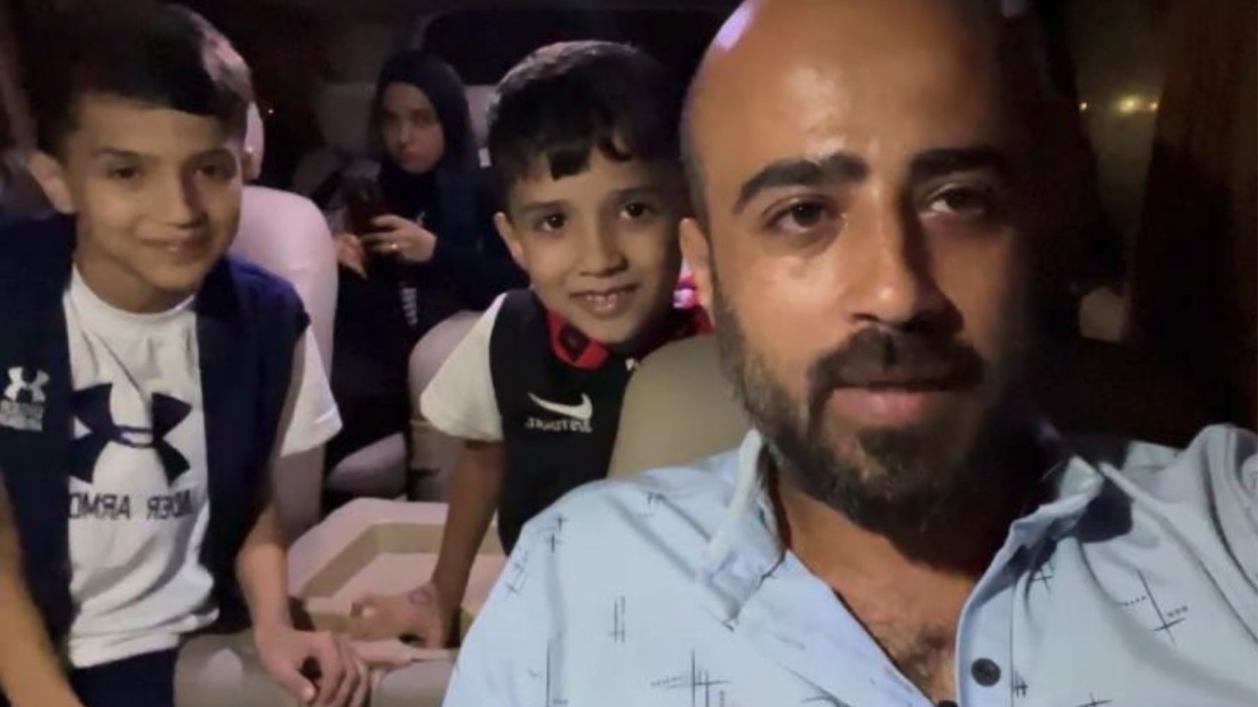 شاهد إبراهيم دهمان صحفي CNN يعبر مع عائلته معبر رفح إلى مصر بعد شهر من الحصار في غزة - CNN Arabic