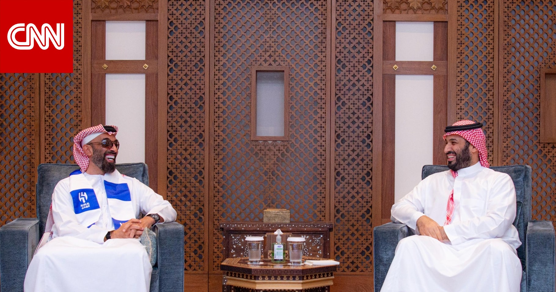 "الأزرق لايق عليك".. تفاعل على ظهور "وشاح الهلال" بلقاء محمد بن سلمان وطحنون بن زايد في السعودية
