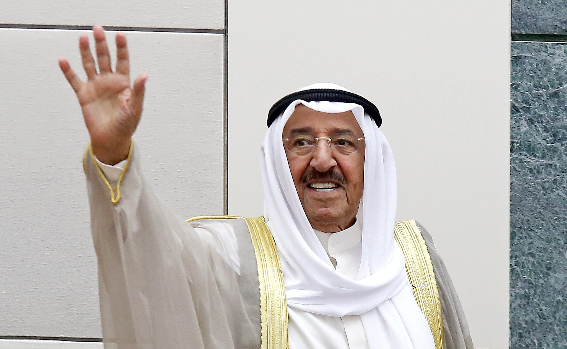 أمير الكويت يدعو قواته إلى الحذر والجهوزية ويحذر من "المستجدات الخطيرة" بالمنطقة