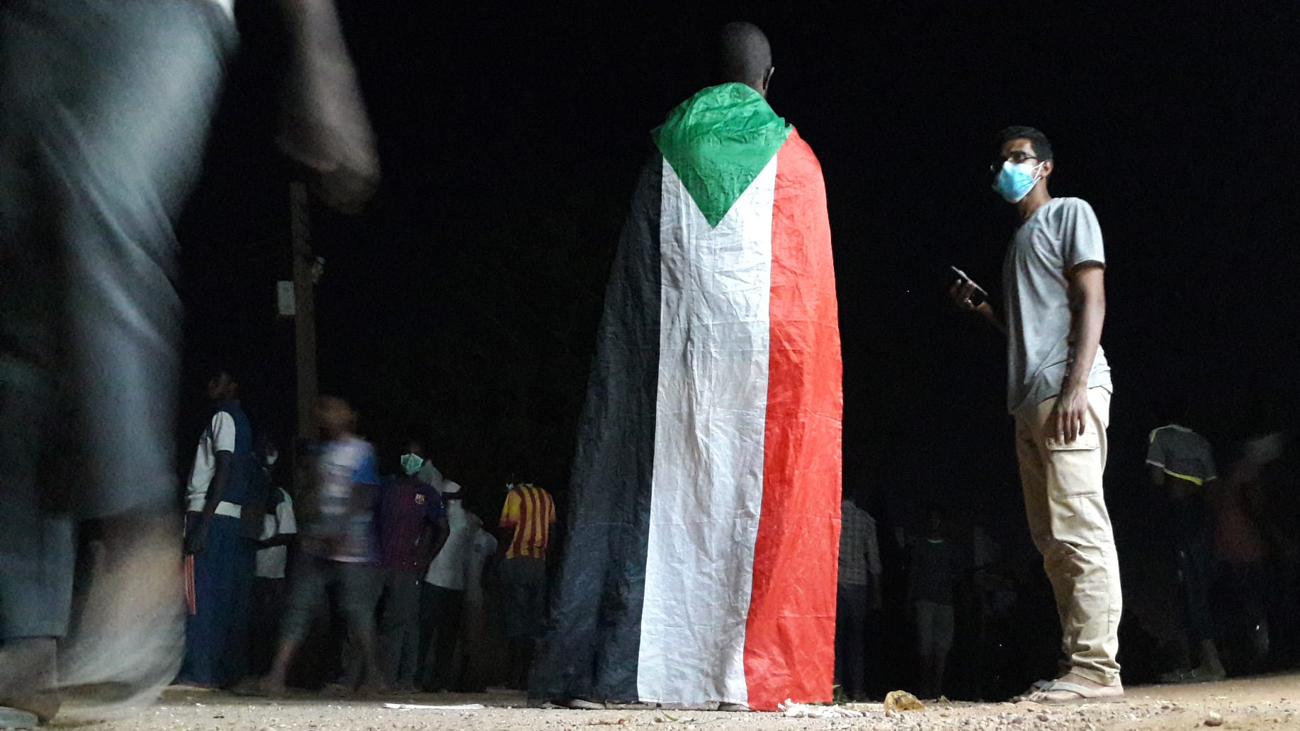 من رغيف الخبز إلى المحروقات.. لماذا يحتج السودانيون؟