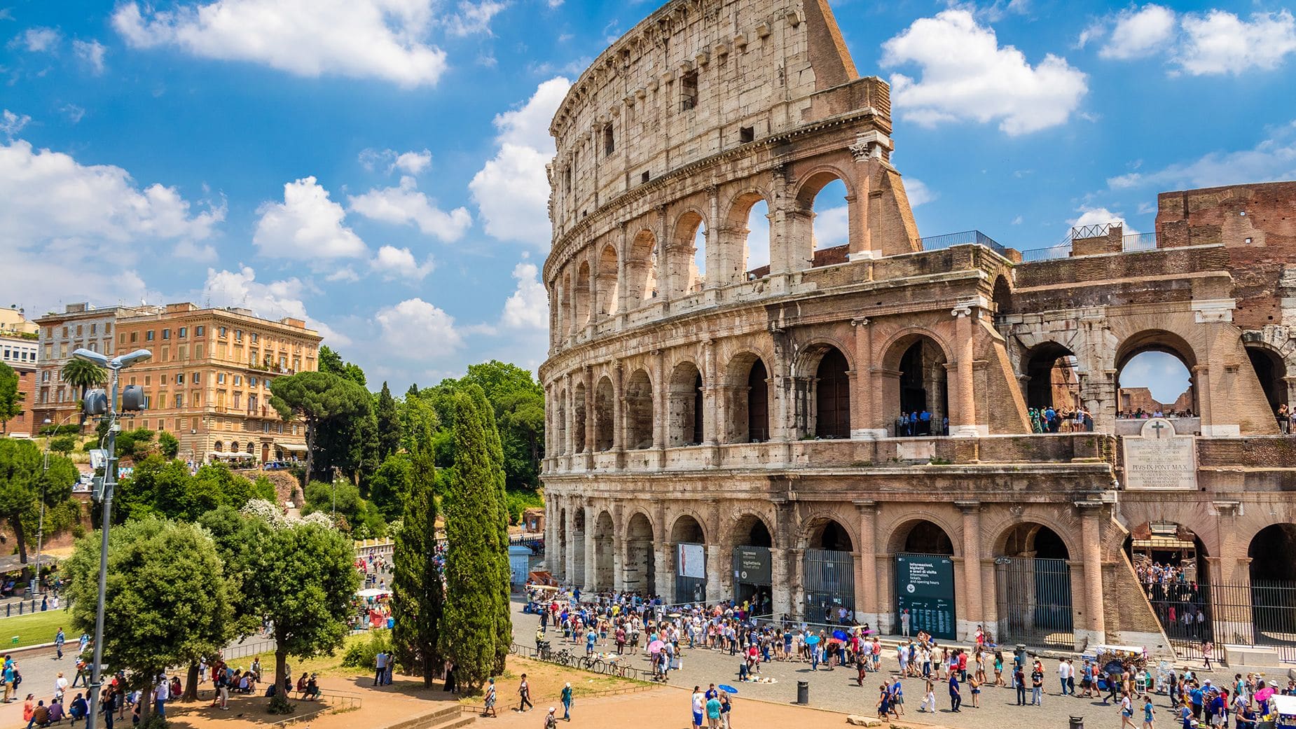 موقع اغتيال تحوّل إلى نقطة جذب سياحية في روما.. ما السبب؟