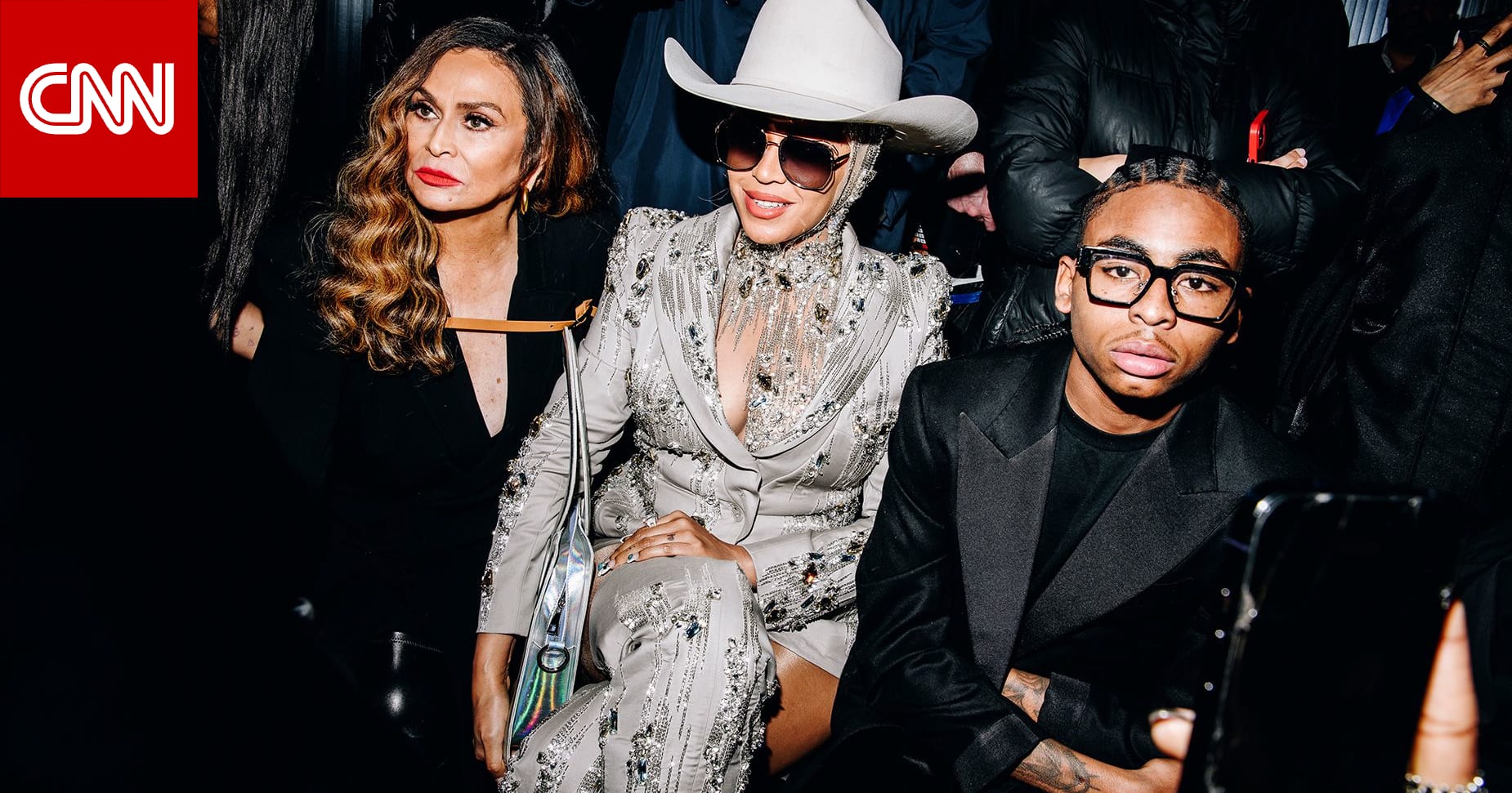 أزياء المشاهير: تحليل لمظهر بعض المشاهير وكيفية تأثيرهم على صيحات الموضة - تطور صيحات الموضة بفضل المشاهير