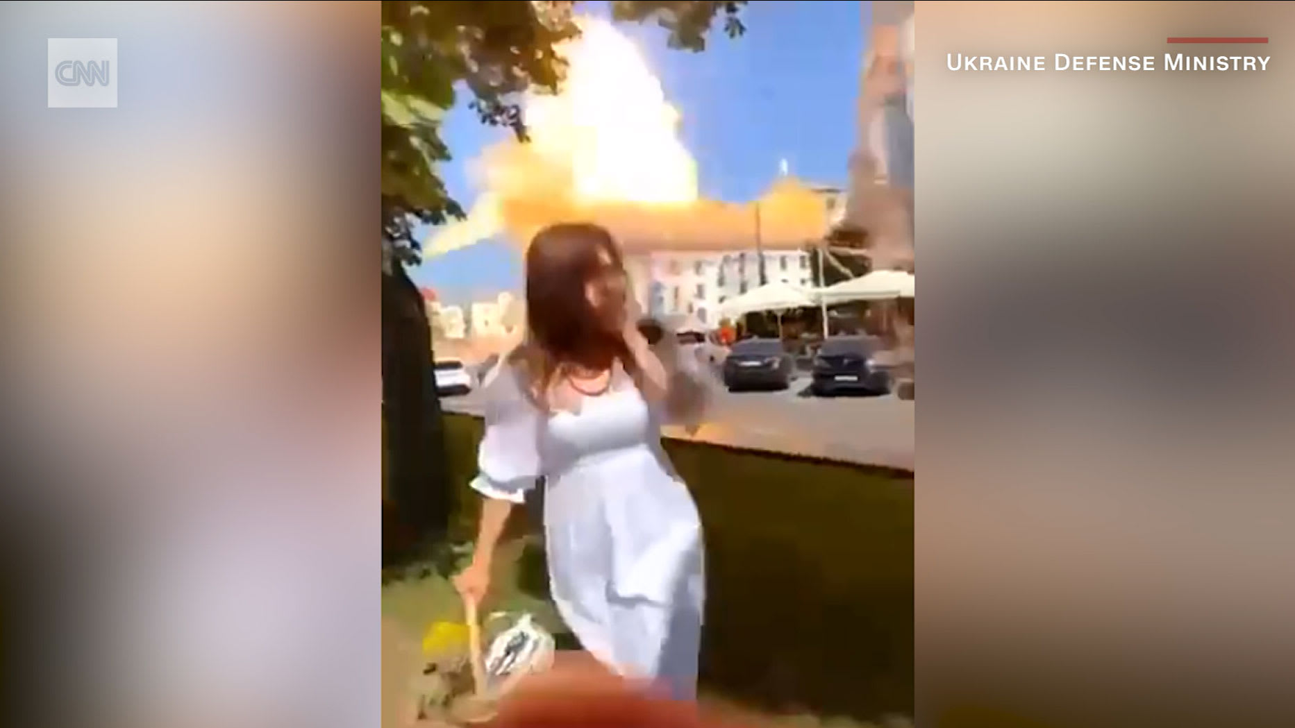 انفجرت وهي تبتسم للكاميرا.. شاهد كيف أرعبت صواريخ روسيا فتاة أوكرانية