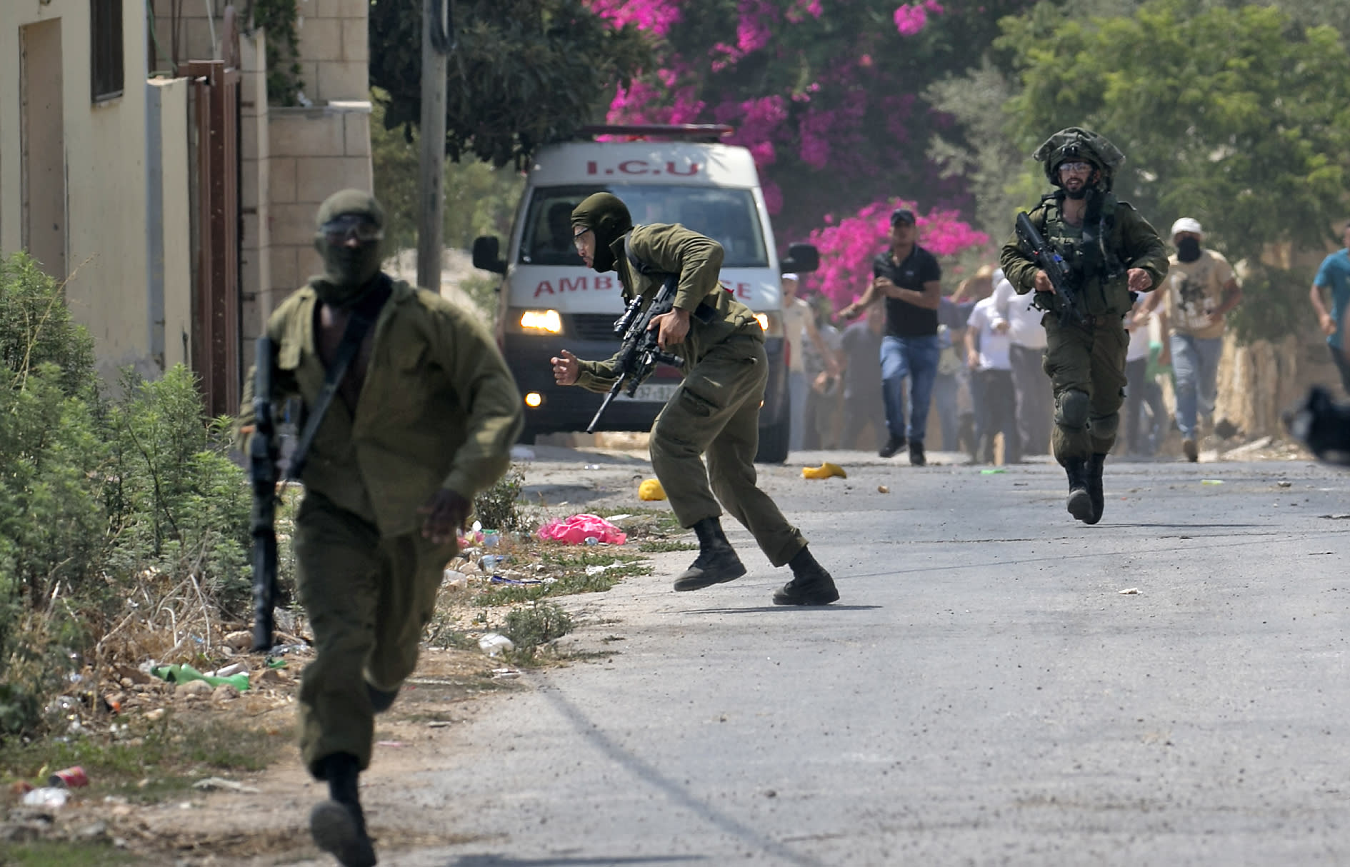 اشتباكات بين جنود إسرائيليين وفلسطينيين 