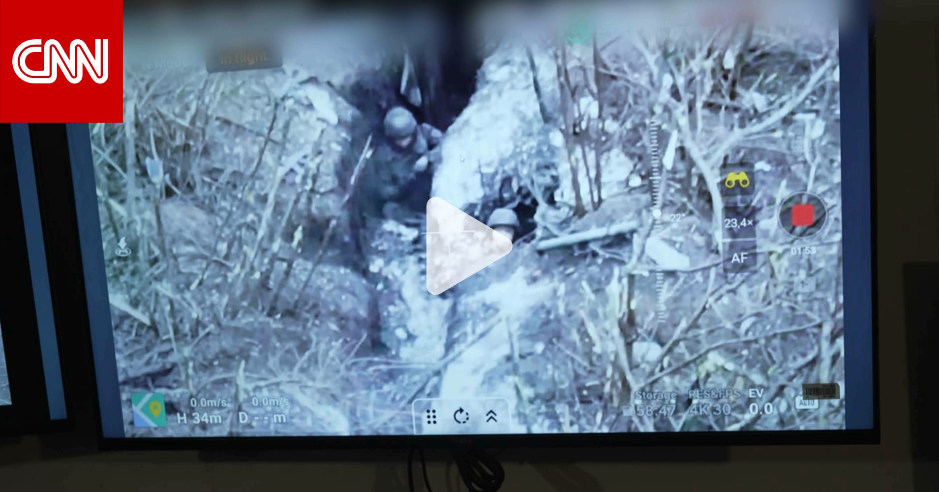 كشفا أمرها لكنها استهدفتهما.. شاهد "درون" أوكرانية ترصد جنديين روس في خندق