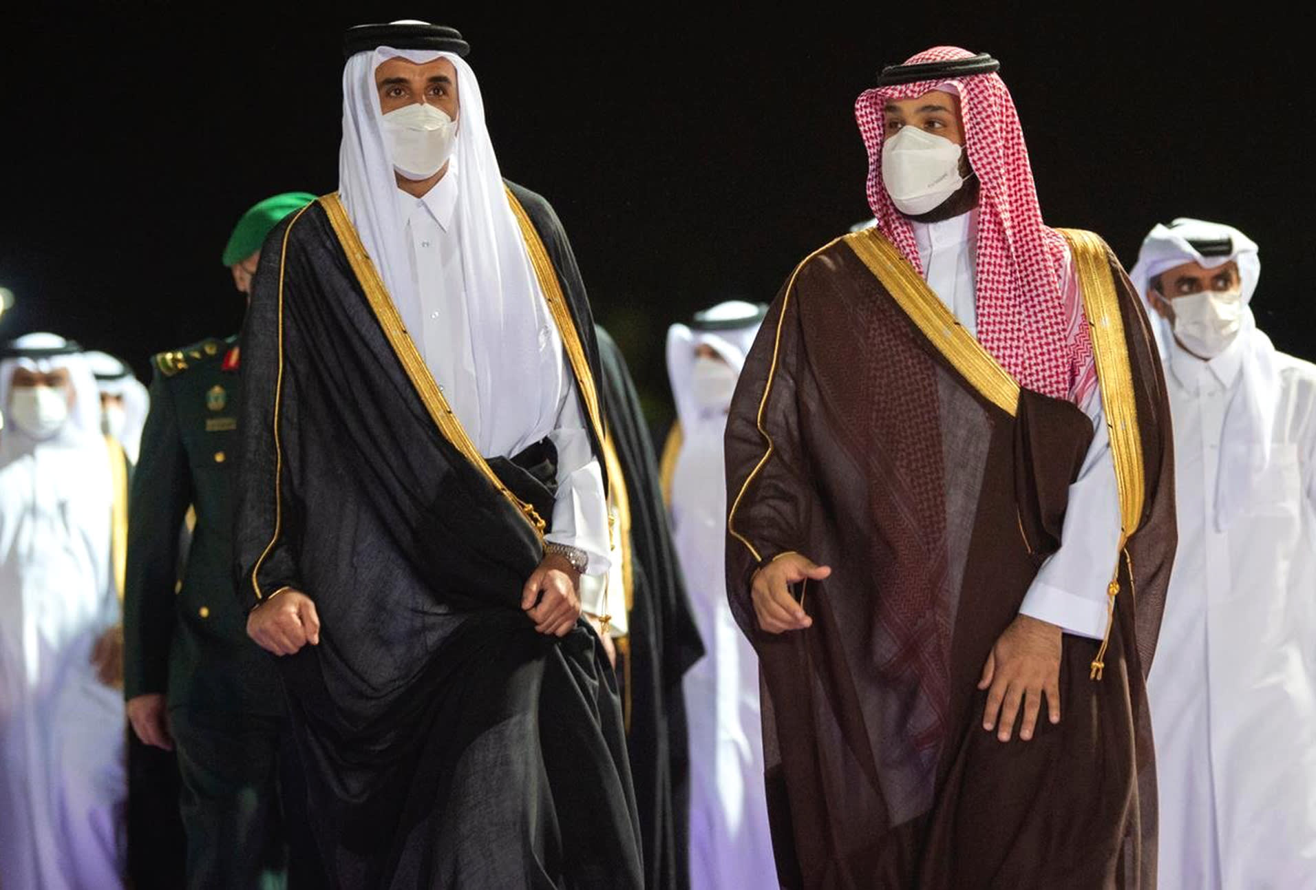 وزارة الخارجية تنشر الصور.. محمد بن سلمان يستقبل تميم بن حمد في السعودية