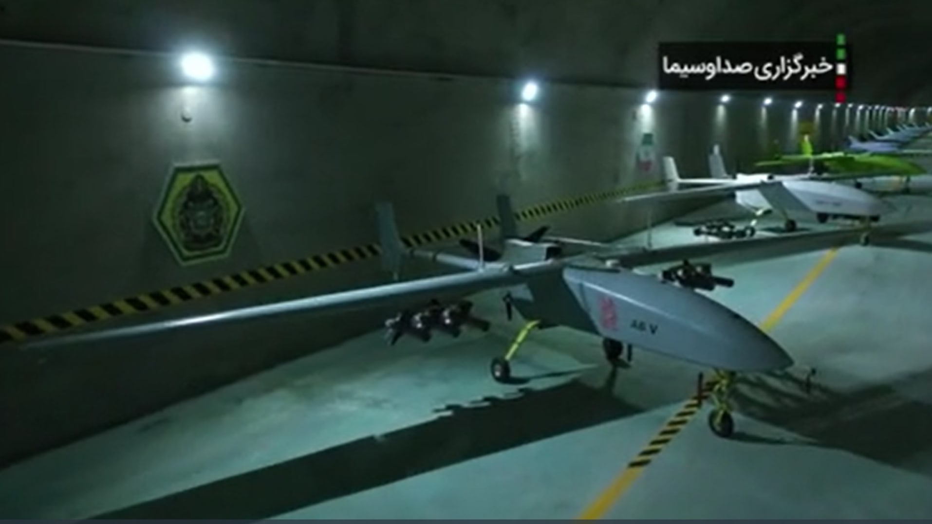 شاهد.. قاعدة إيرانية غير مسبوقة لطائرات مسيرة وصواريخ "تحت الأرض"