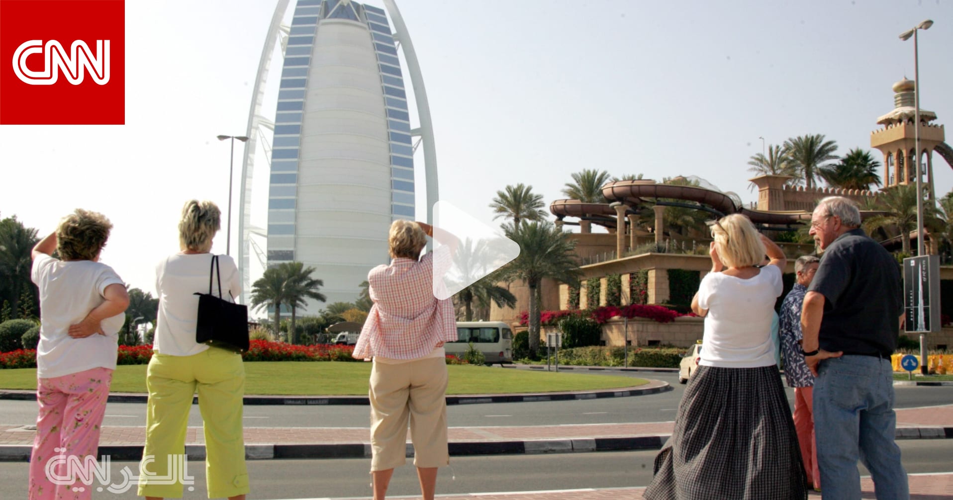 Открыт ли дубай для туристов сейчас. Туристы в Дубае. Nehbcnrb d 'vbhfnf[. Российские туристы в ОАЭ. Туристы в Эмиратах.