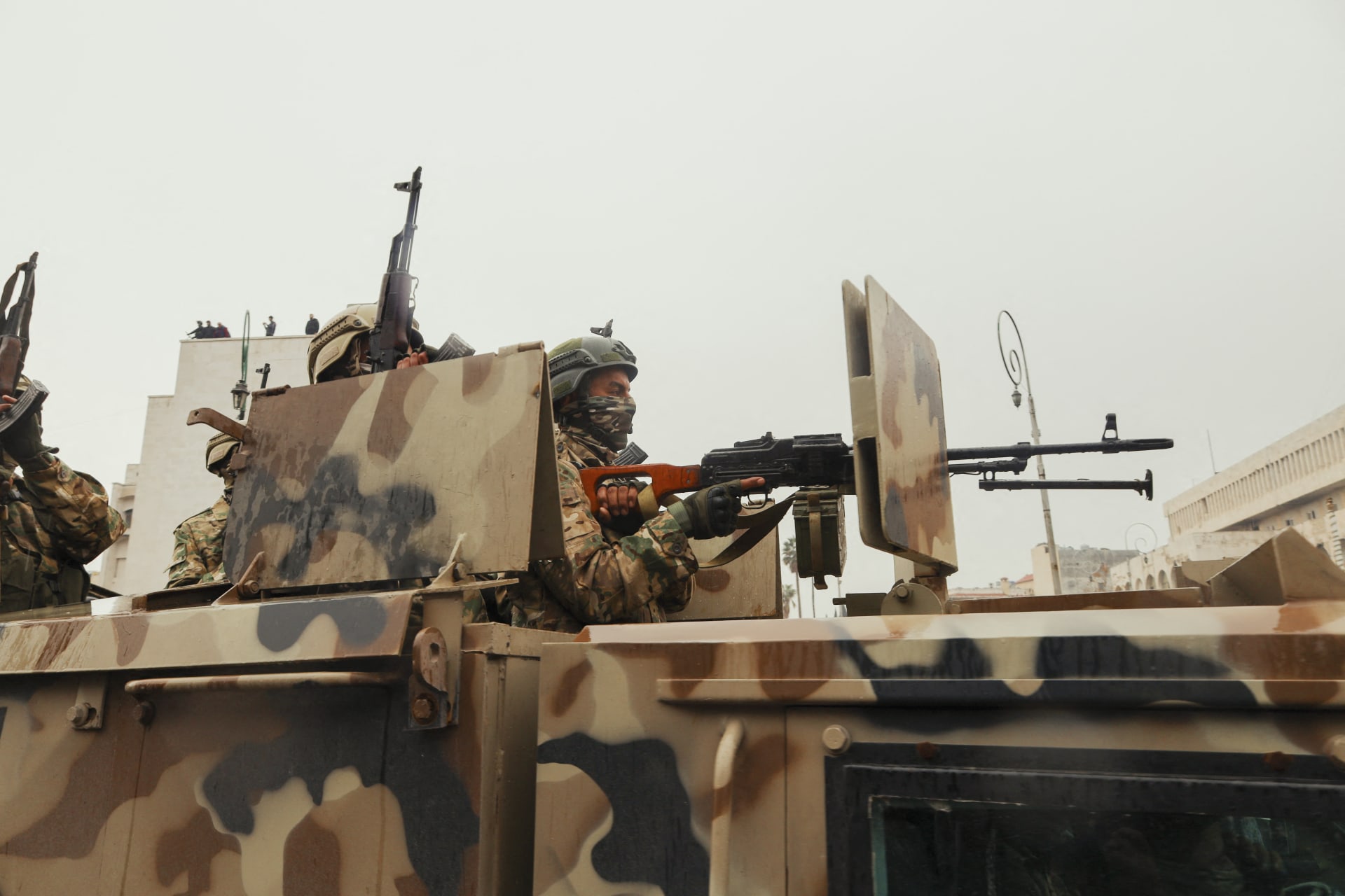 اشتباكات بالأسلحة الثقيلة في أحياء حلب وسط تبادل للاتهامات ...