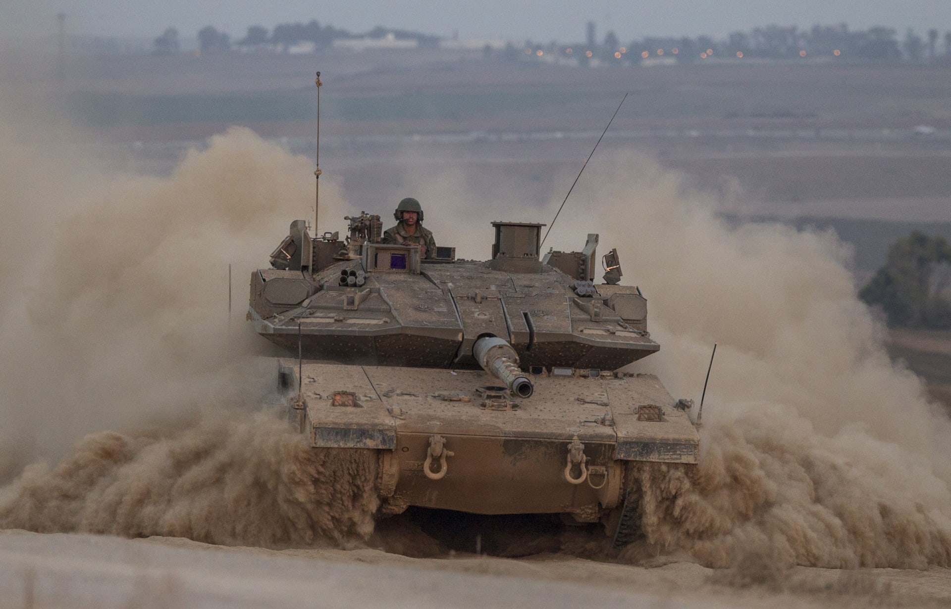 نتنياهو يؤكد مواصلة العمليات بغزة وحماس تلوح بـ"عبور الحدود" في المعركة المقبلة
