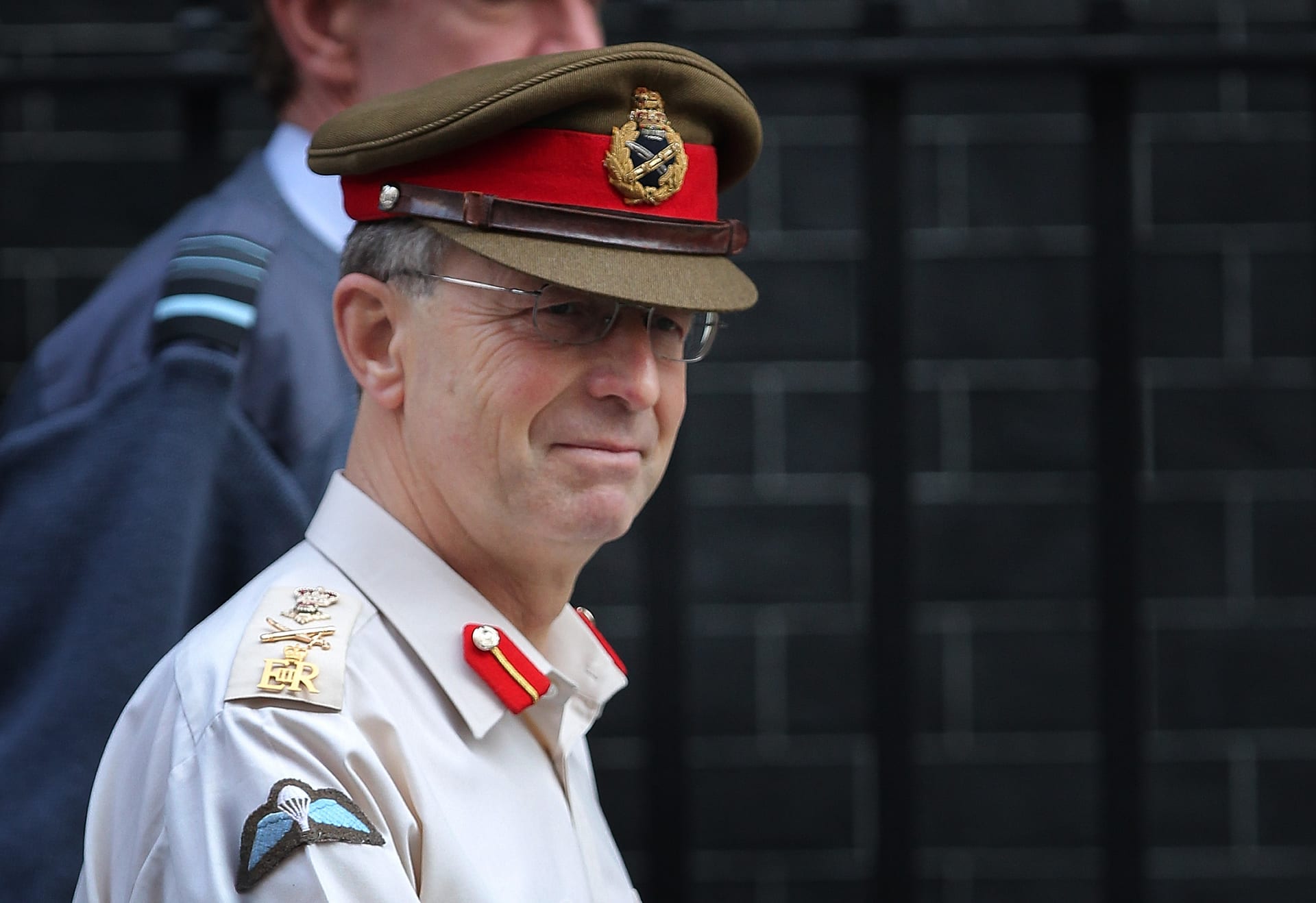 قائد الجيش البريطاني السابق لـCNN: الغارات لن تدمر داعش ولا بد من دور غربي برّي.. وأنصح بالتروي مع الأسد