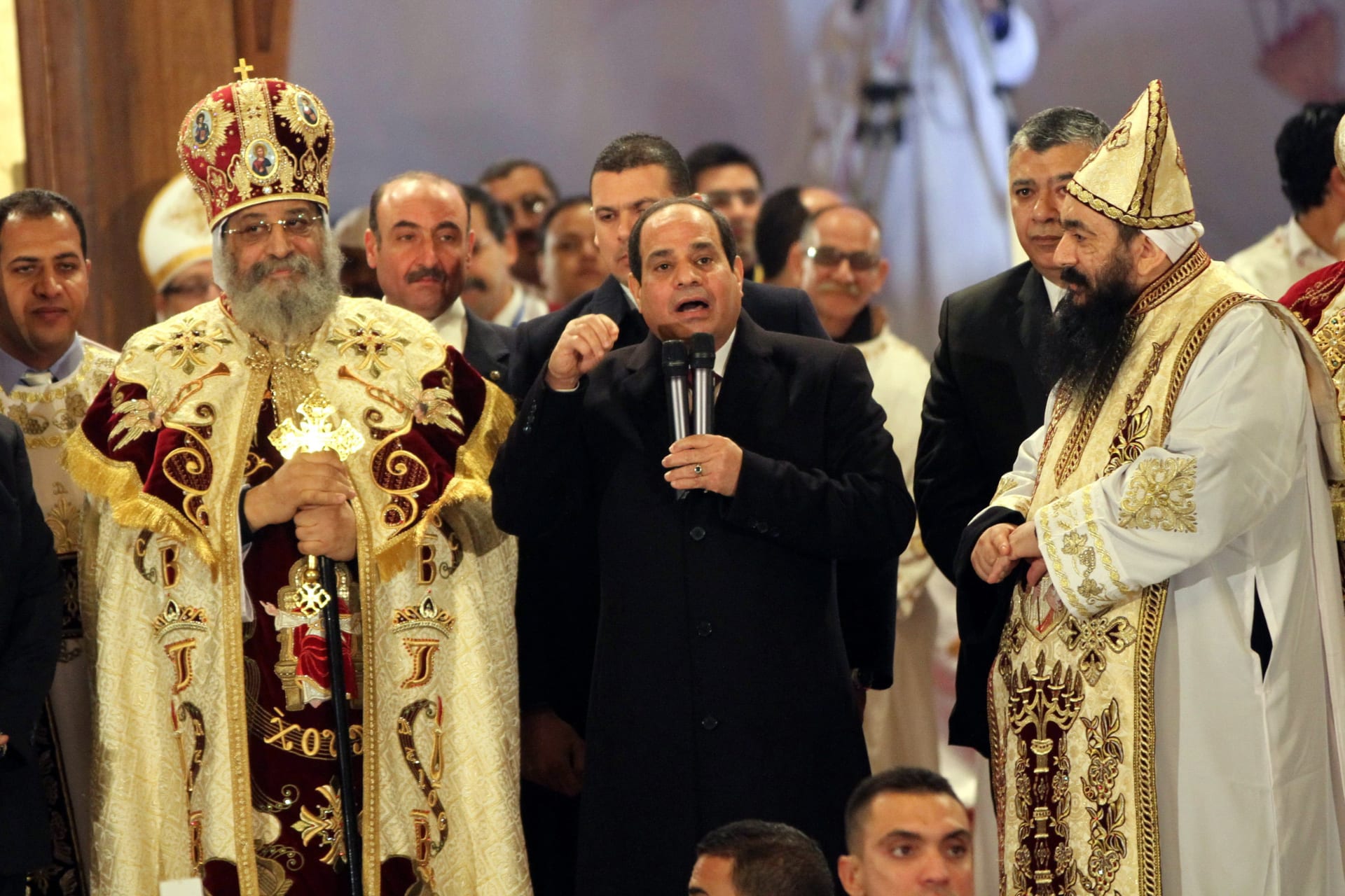 السيسي أول رئيس مصري يشارك بقداس الميلاد ويؤكد: كلمتي بالمولد النبوي لم تتعلق بالعقيدة الإسلامية
