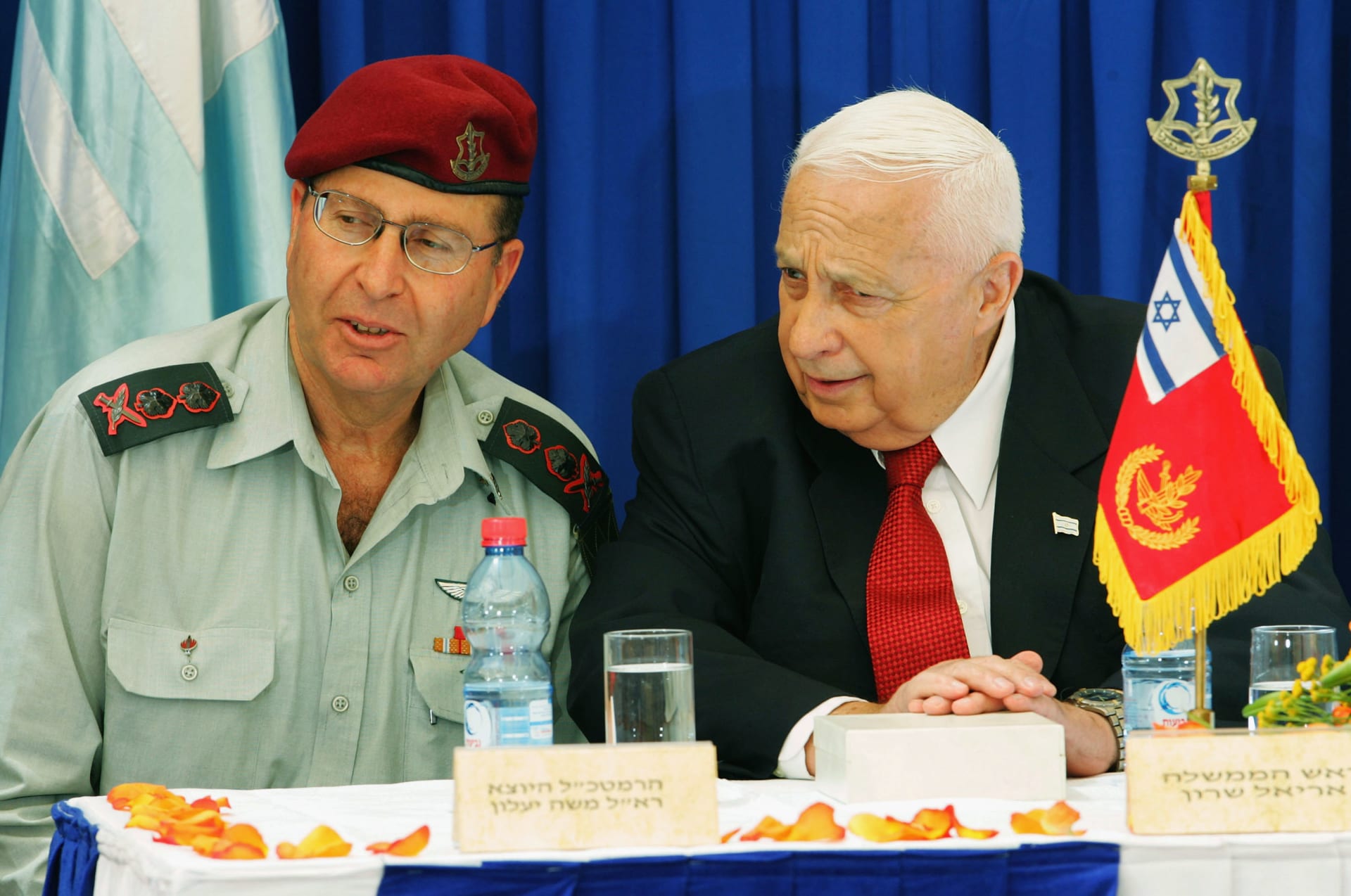 وزير الدفاع الإسرائيلي يعتذر عن انتقاده لكيري