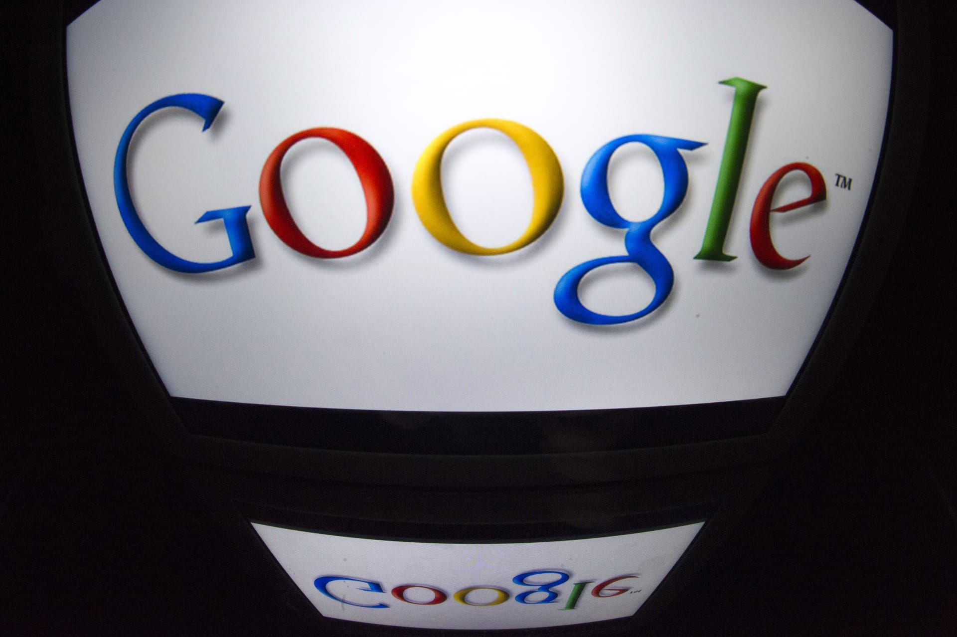 غوغل تطرح أول "راوتر"للانترنت.. ذكي وأنيق ويمكن عرضه في الصالون