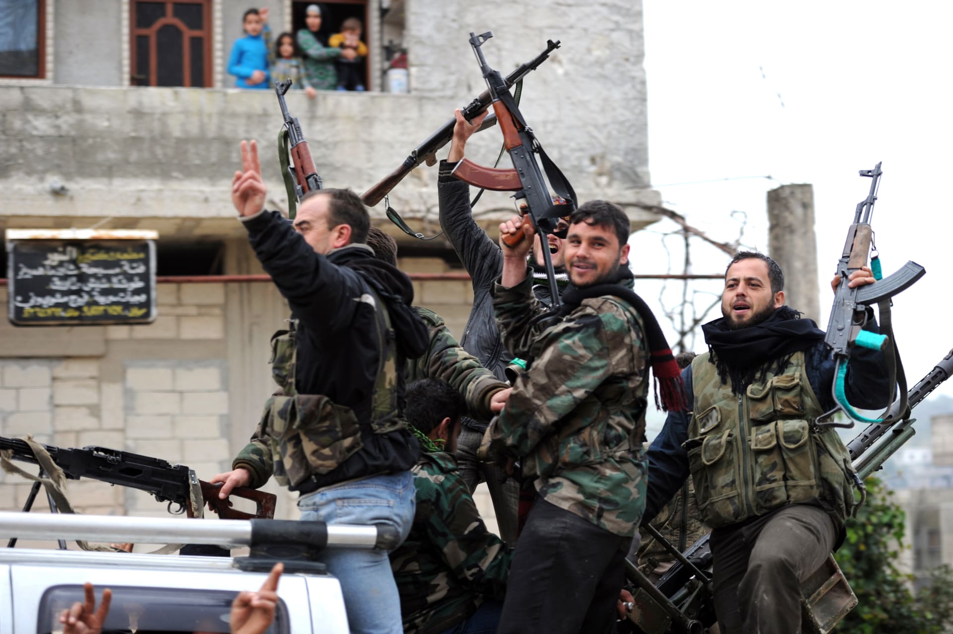 مسؤول أمريكي: "إيقاف مؤقت" لبرنامج تدريب مقاتلي المعارضة السورية